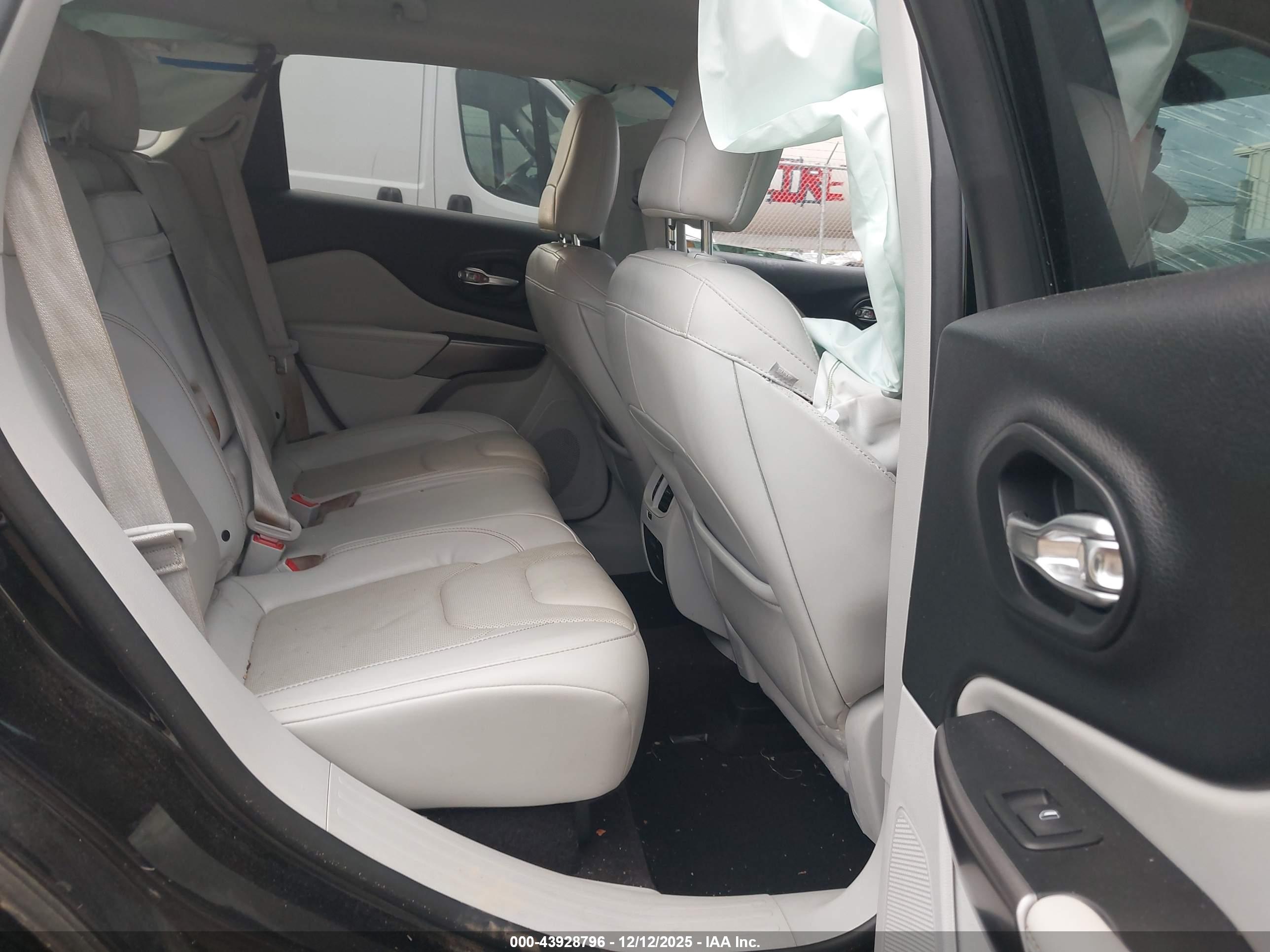 JEEP CHEROKEE image 8