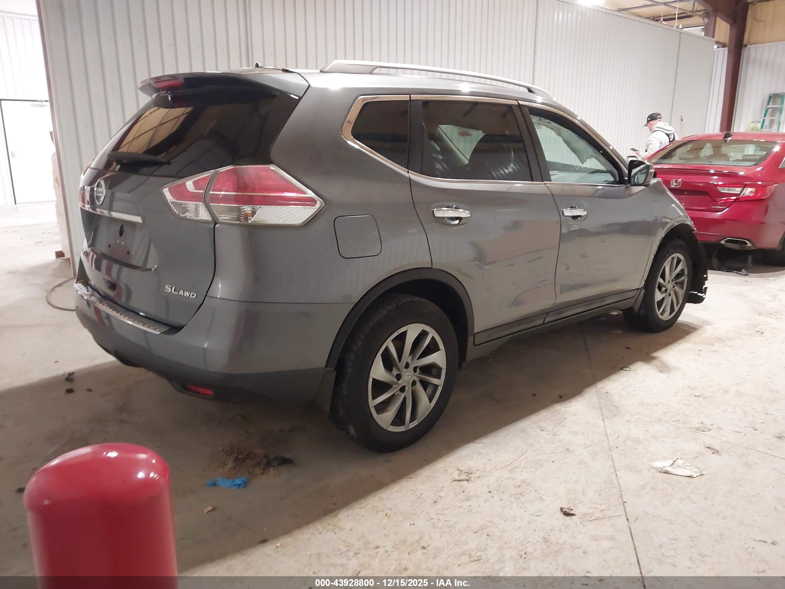 NISSAN ROGUE image 4