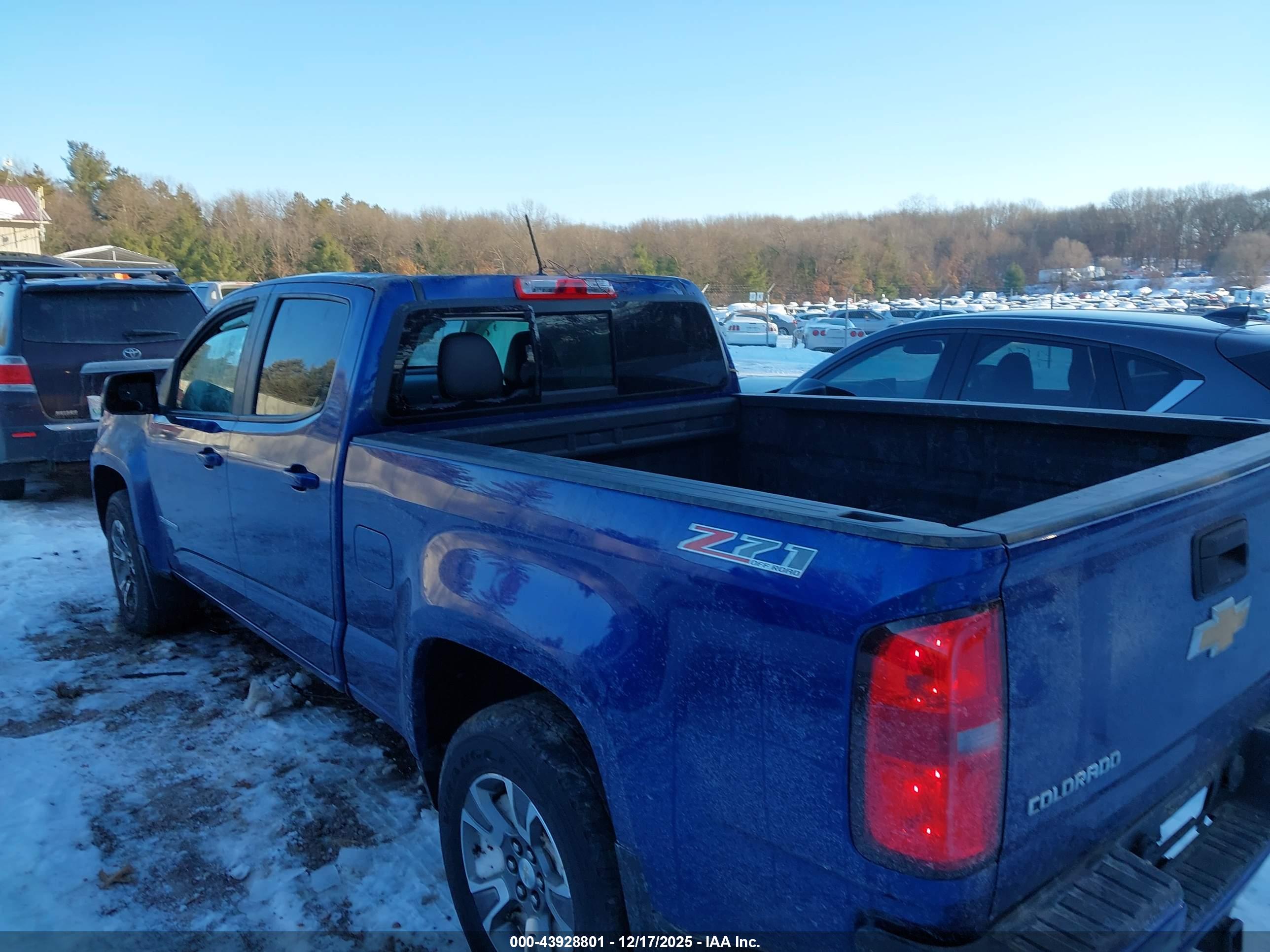 CHEVROLET COLORADO image 3