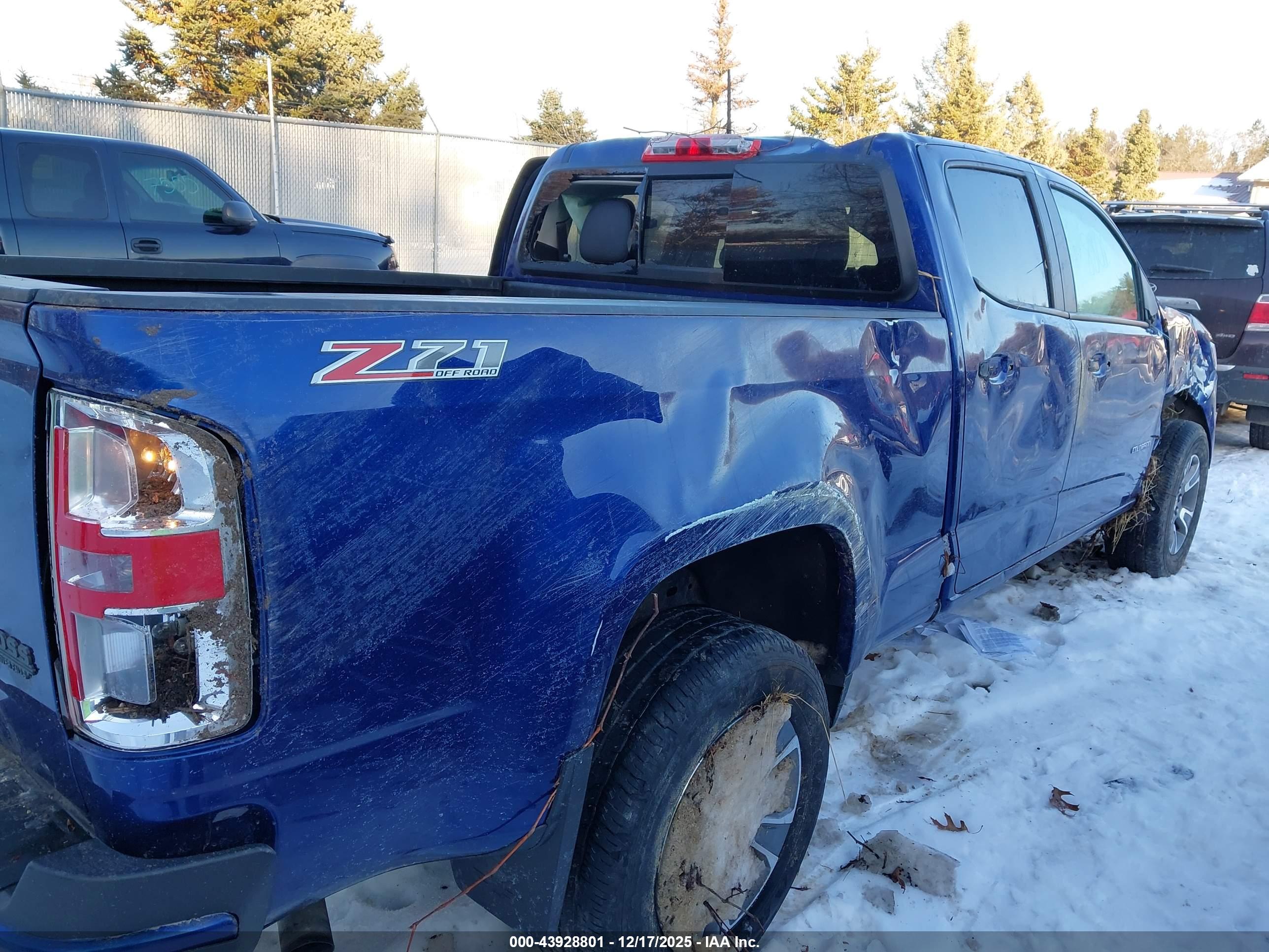 CHEVROLET COLORADO image 4
