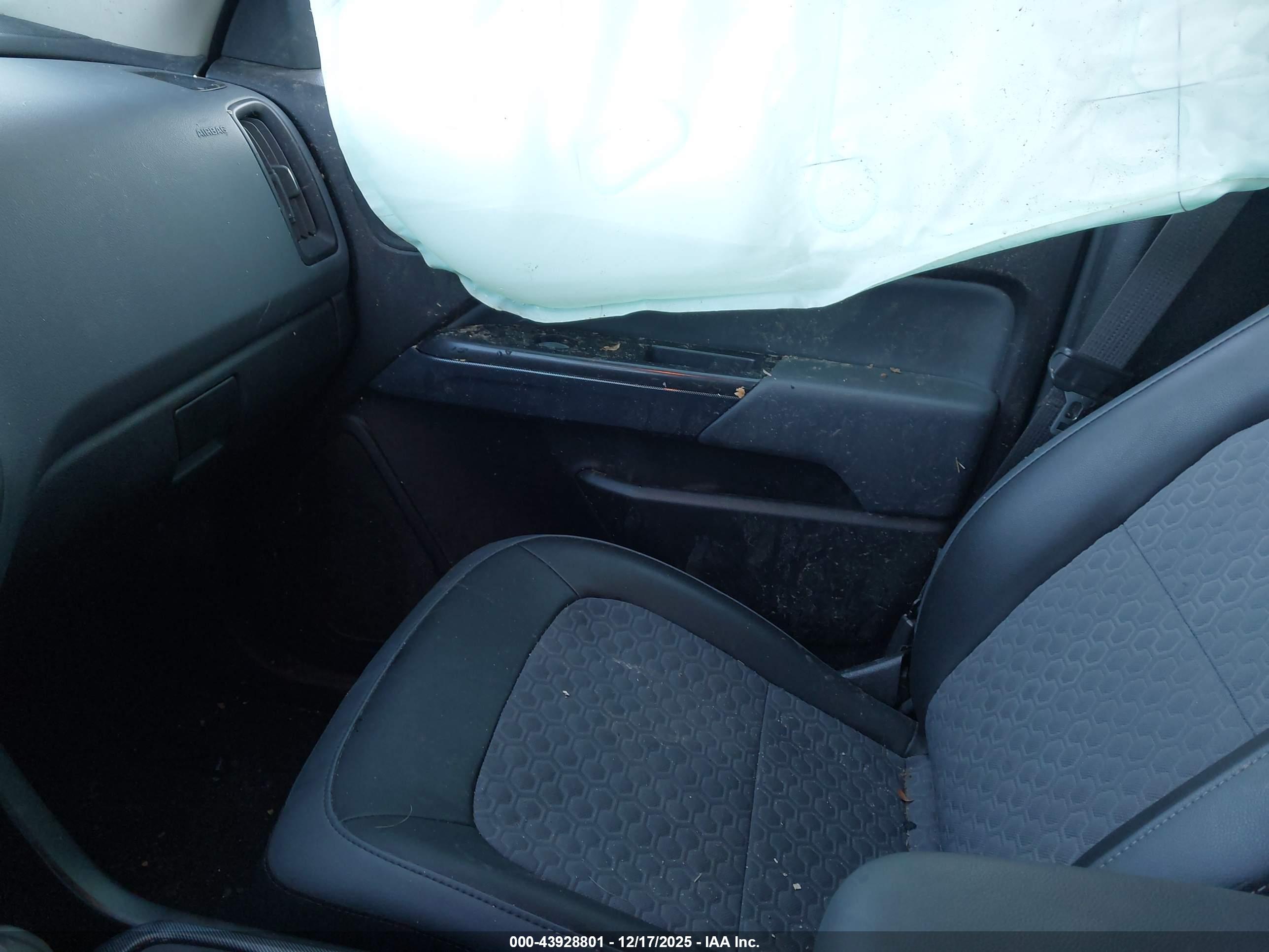 CHEVROLET COLORADO image 5