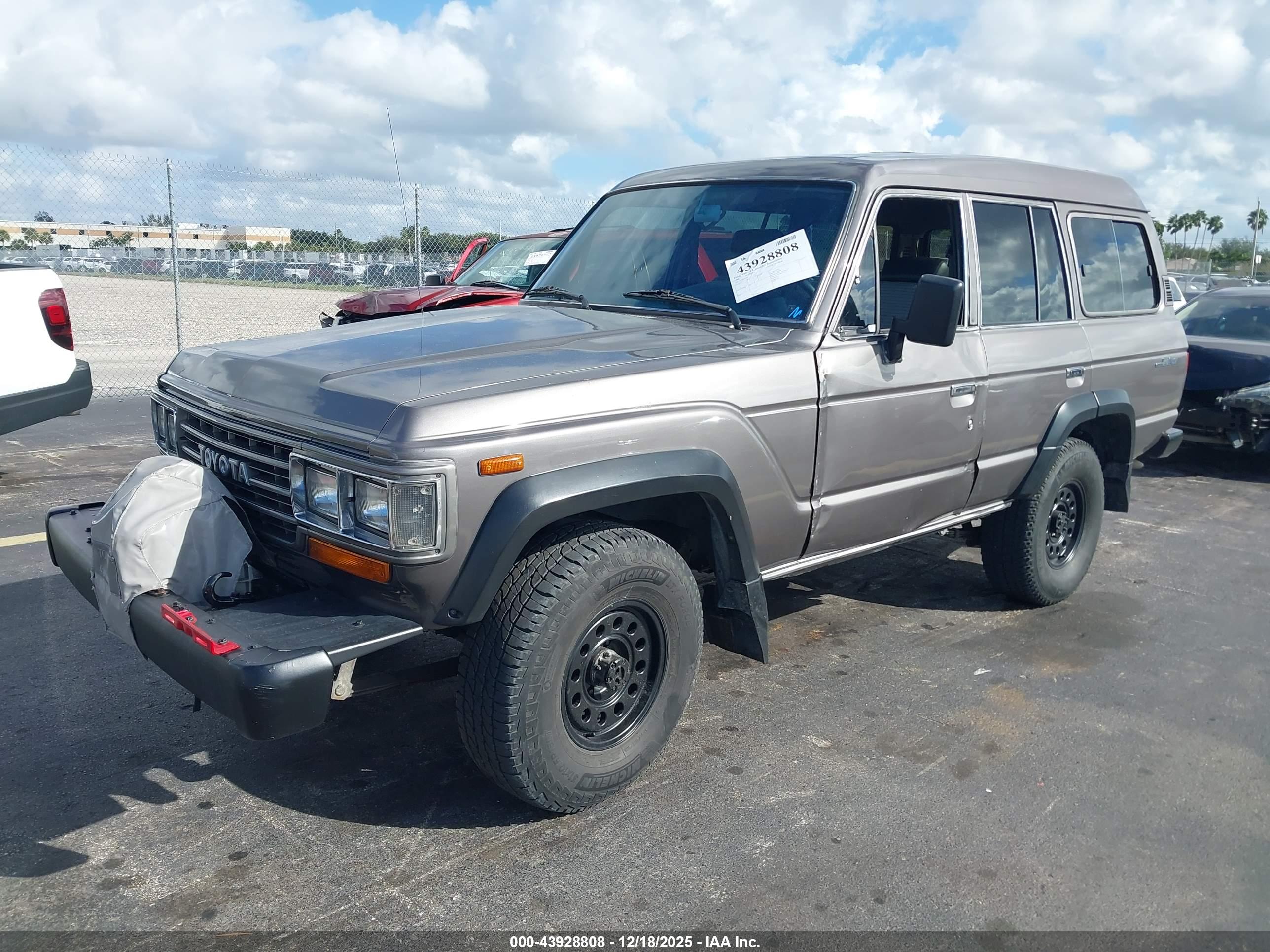 TOYOTA LANDCRUISER image 2