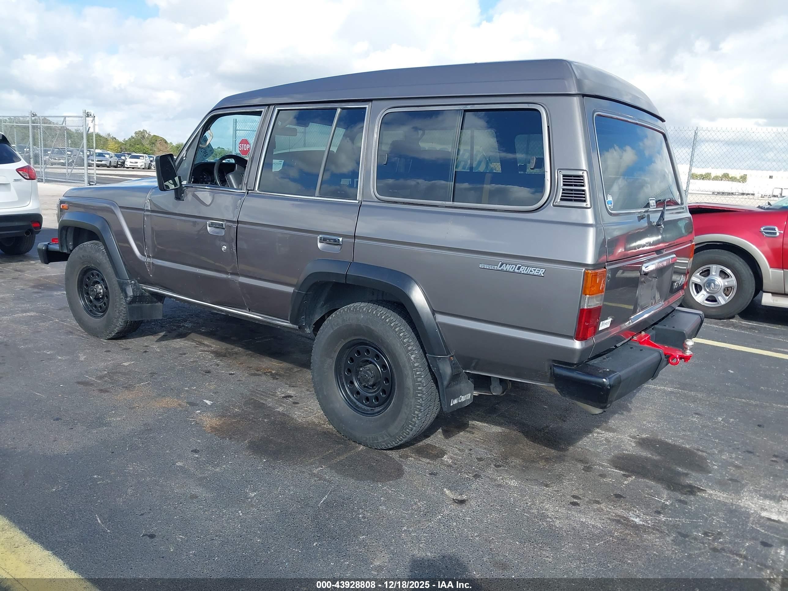 TOYOTA LANDCRUISER image 3