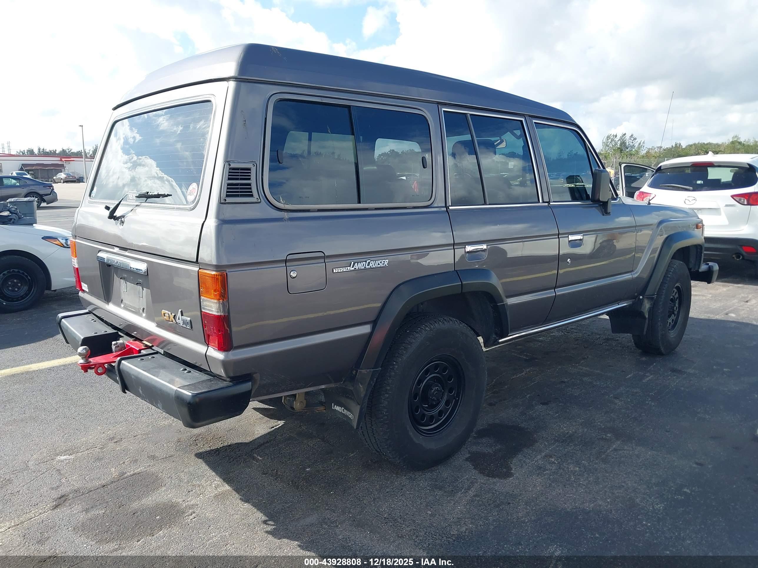 TOYOTA LANDCRUISER image 4