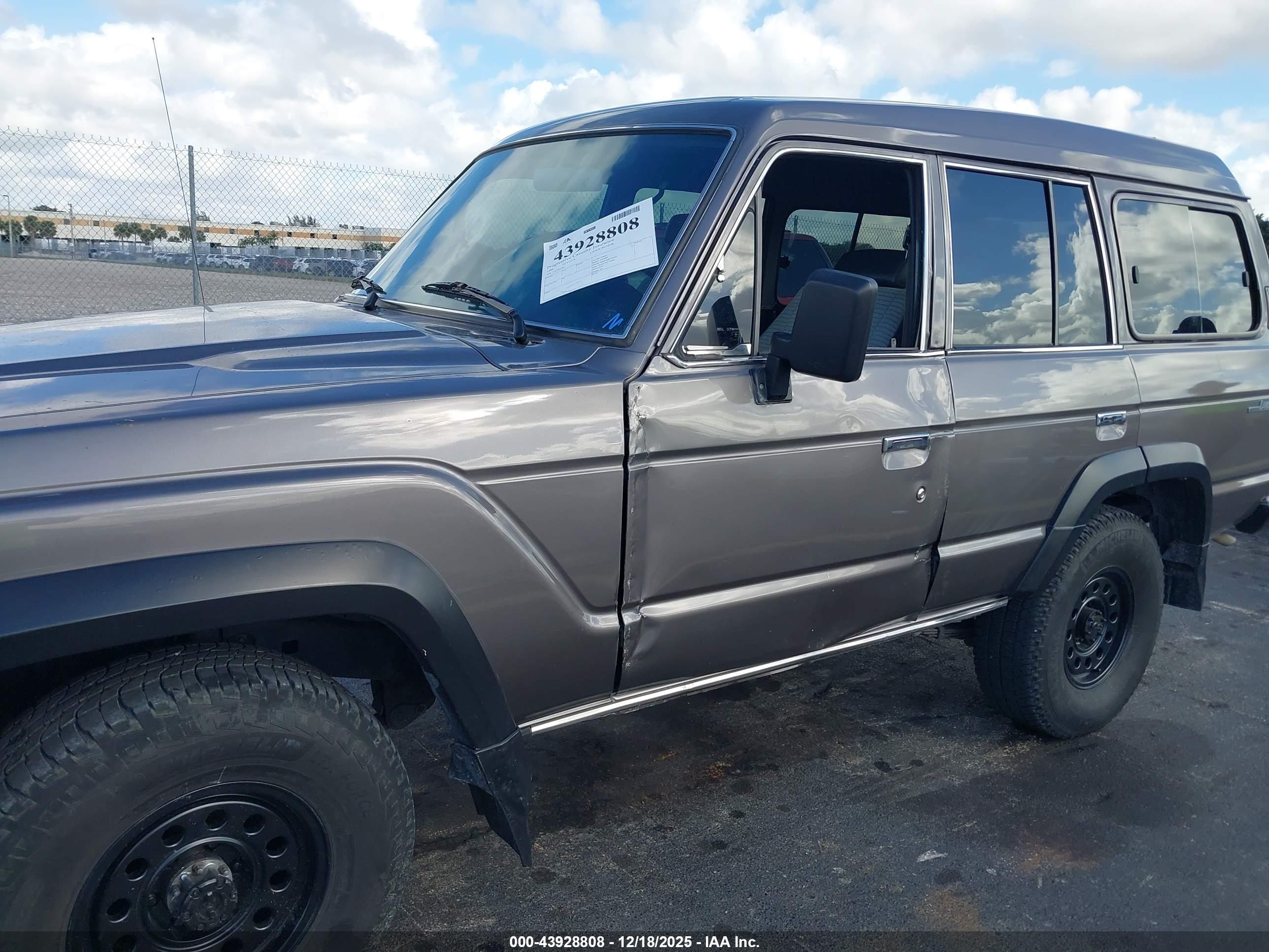 TOYOTA LANDCRUISER image 6