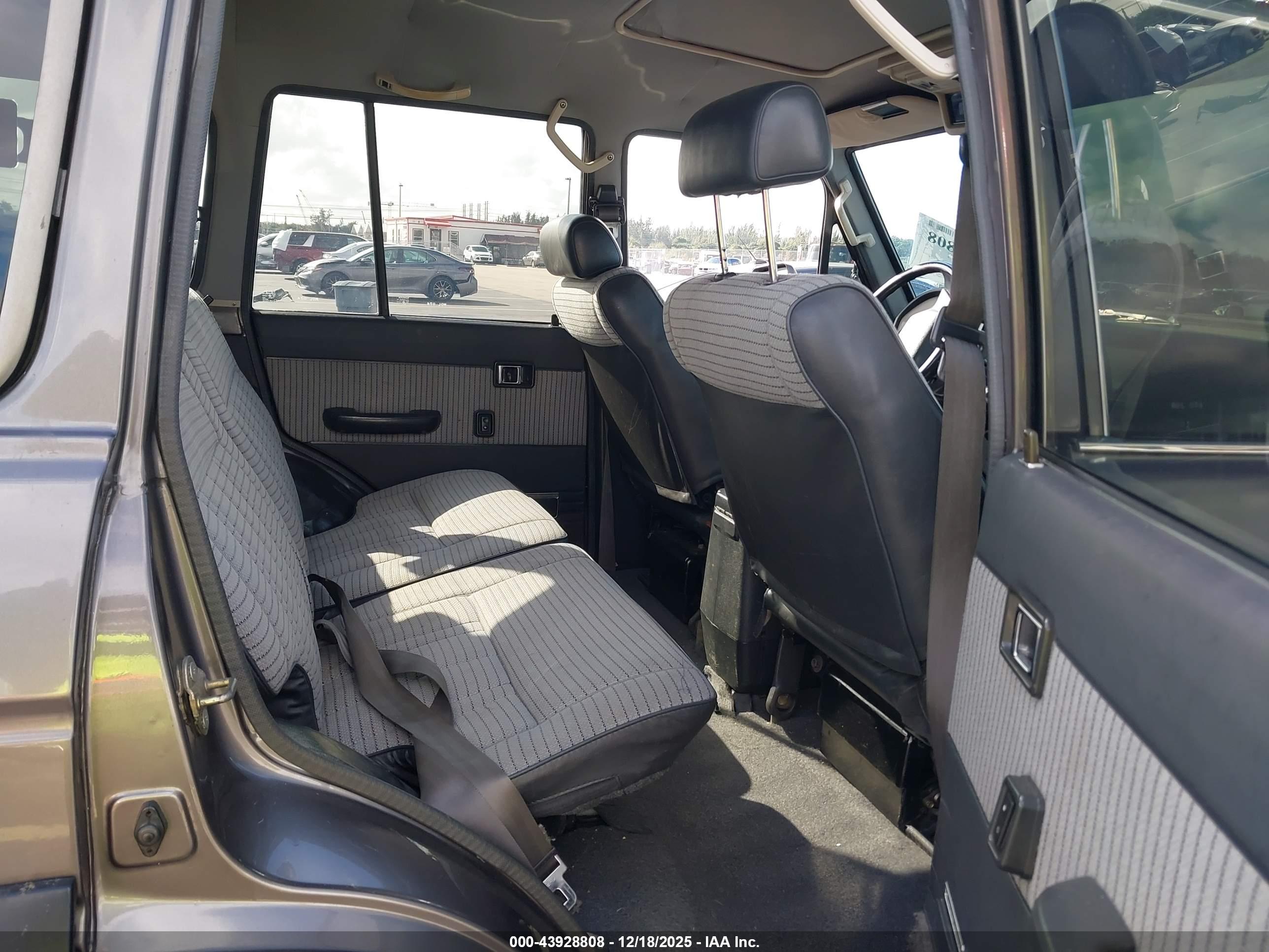 TOYOTA LANDCRUISER image 8