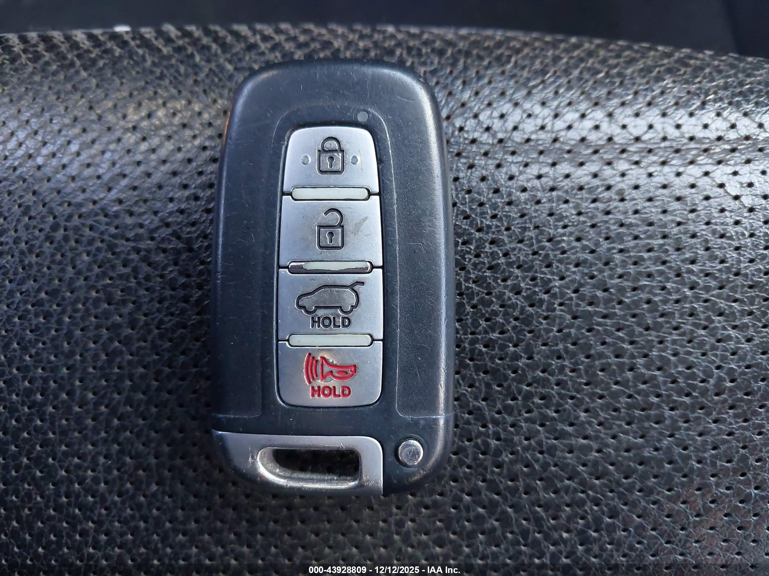 HYUNDAI VELOSTER image 11