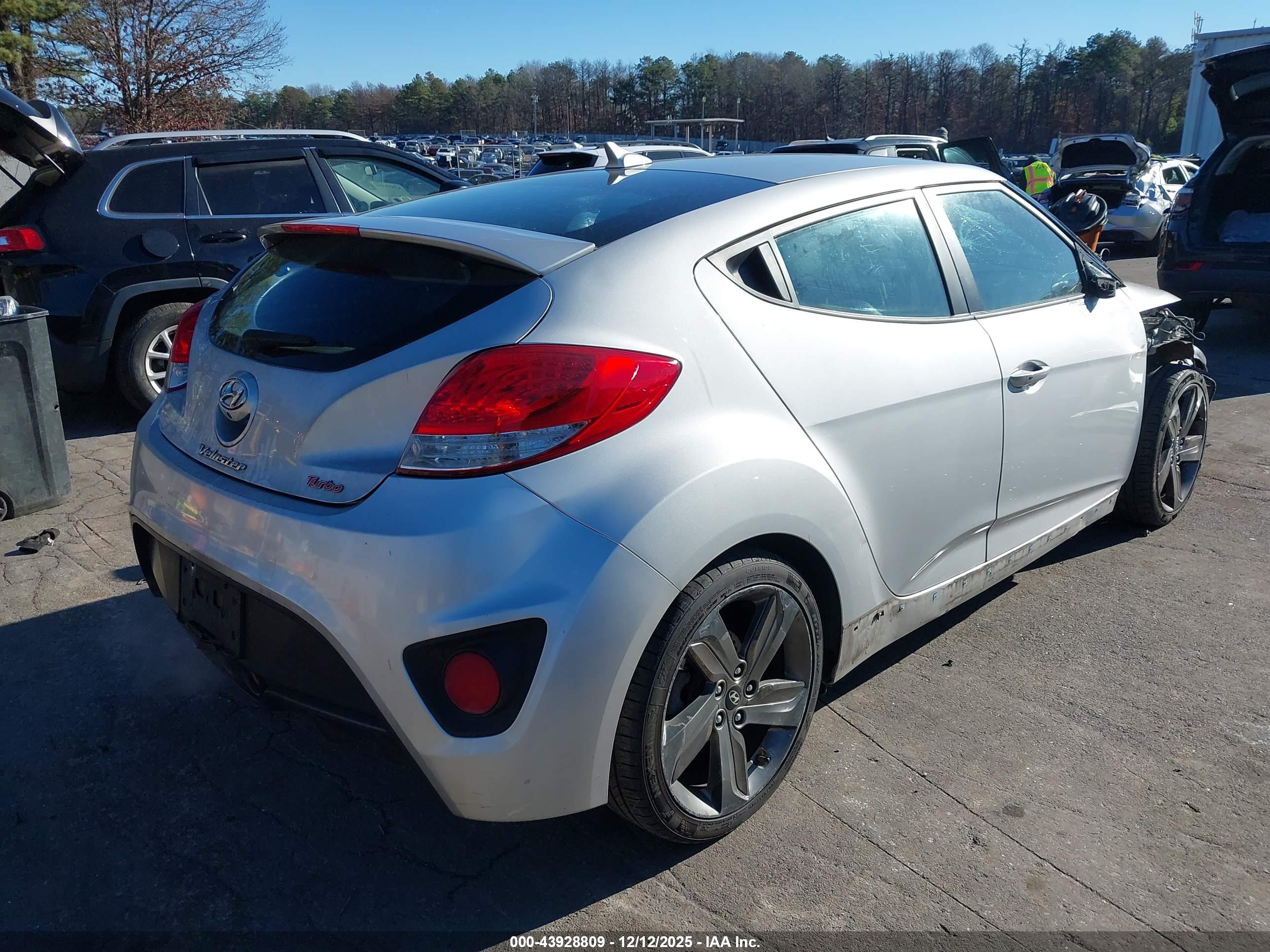 HYUNDAI VELOSTER image 4