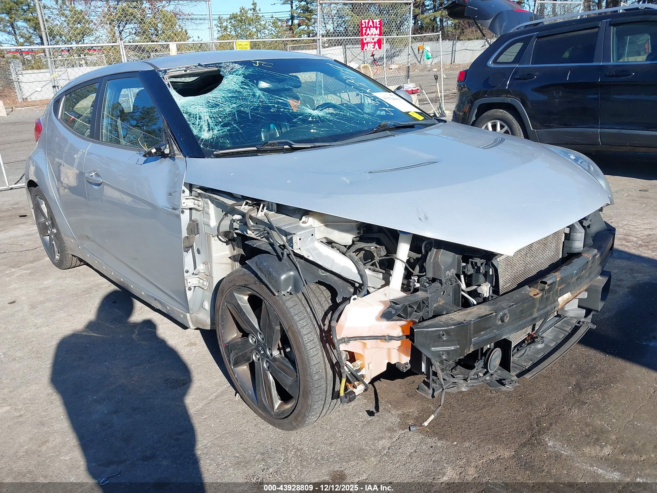 HYUNDAI VELOSTER image 6