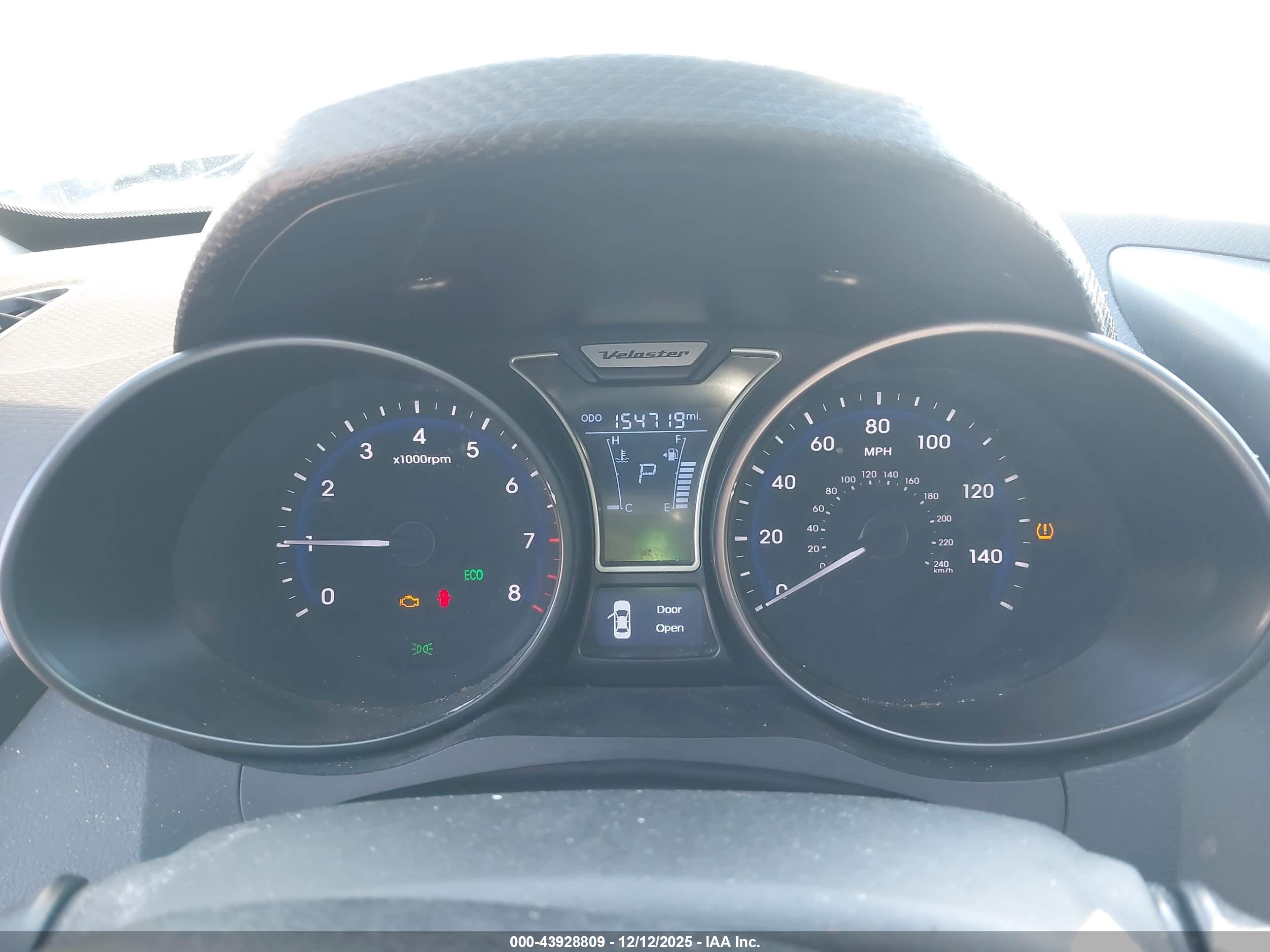HYUNDAI VELOSTER image 7
