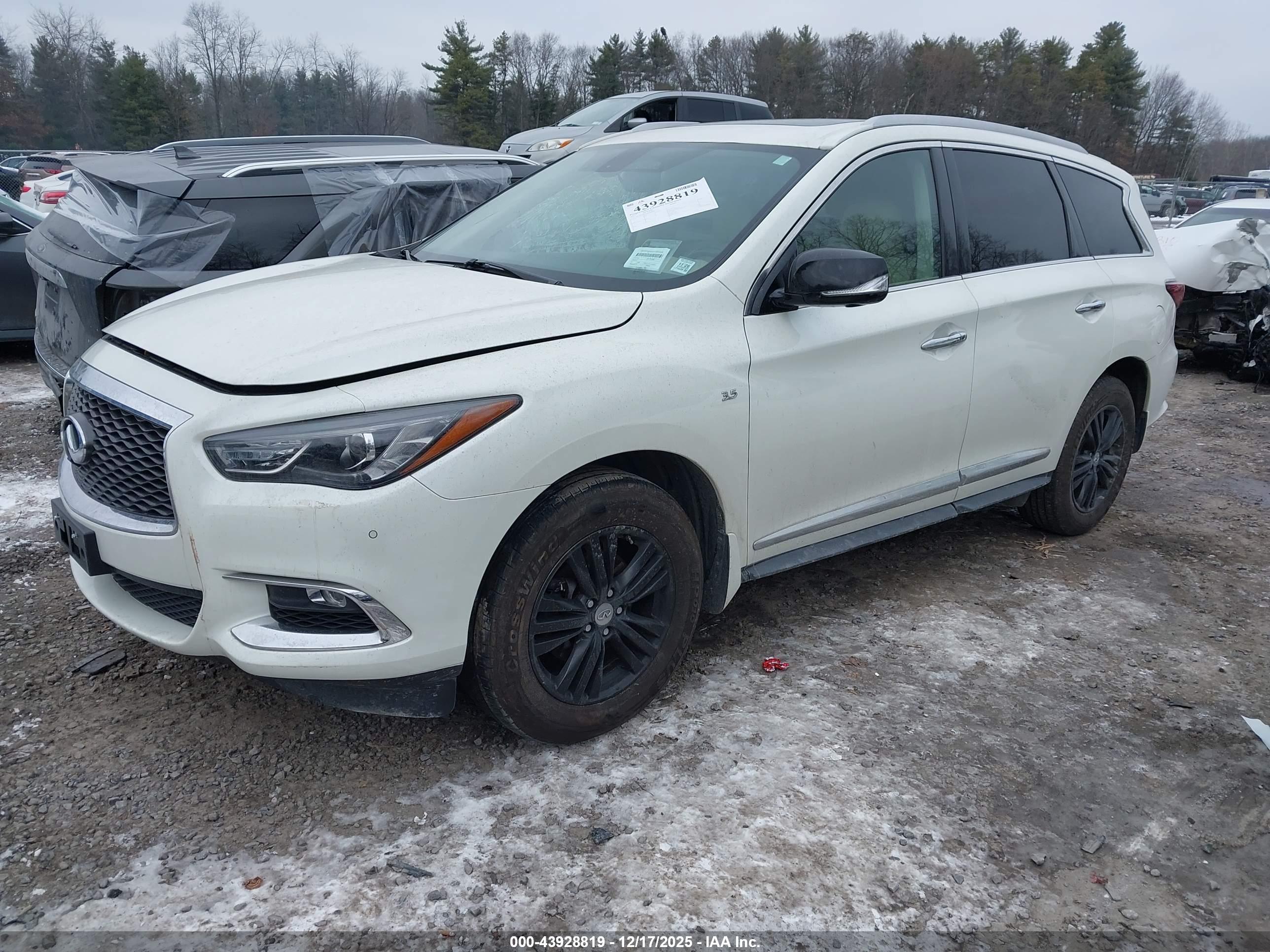 INFINITI QX60 image 2