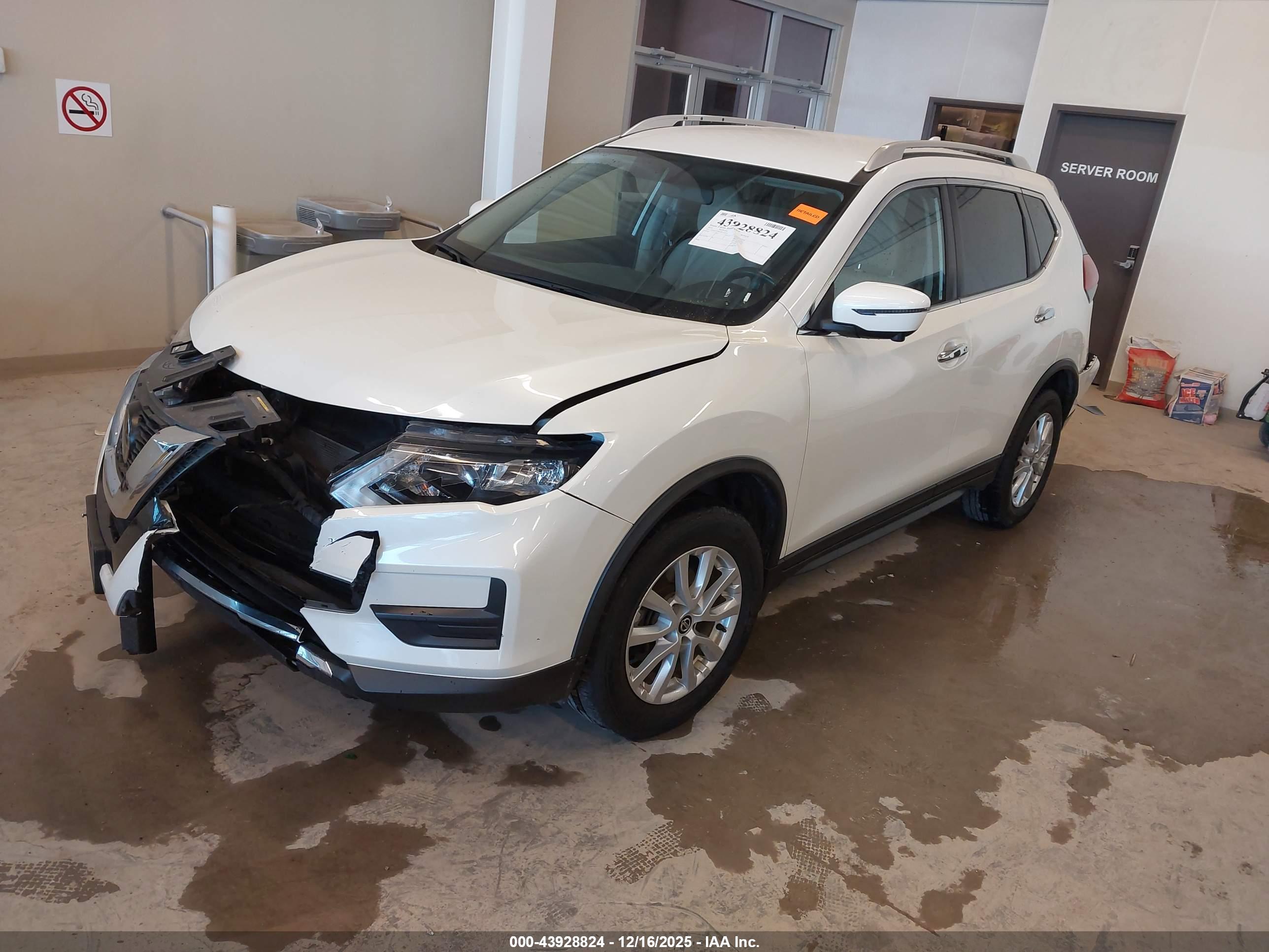 NISSAN ROGUE image 2