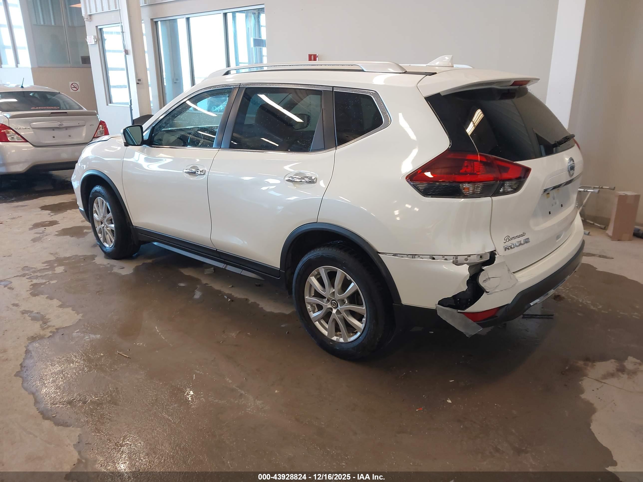 NISSAN ROGUE image 3