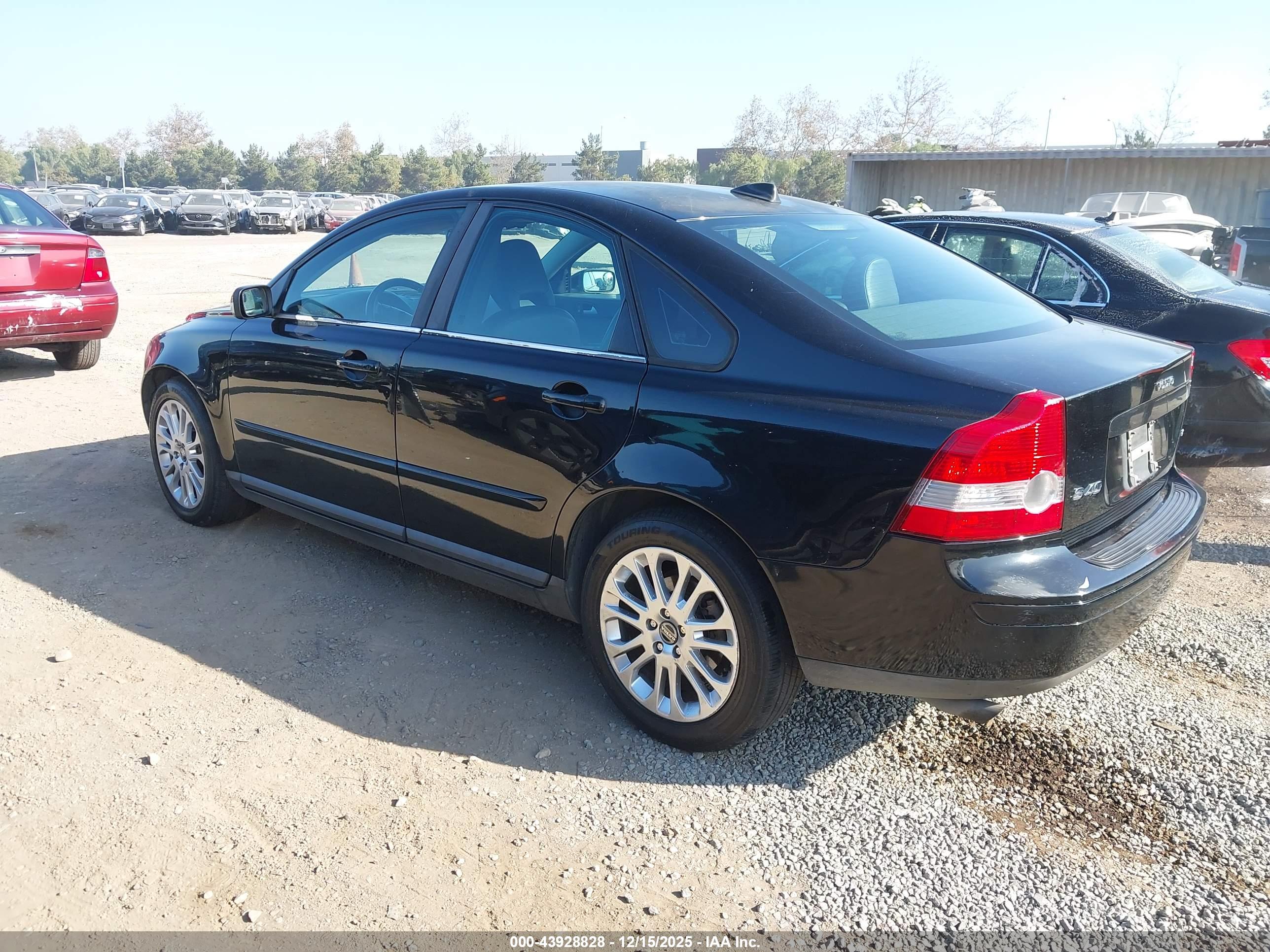 VOLVO S40 image 3