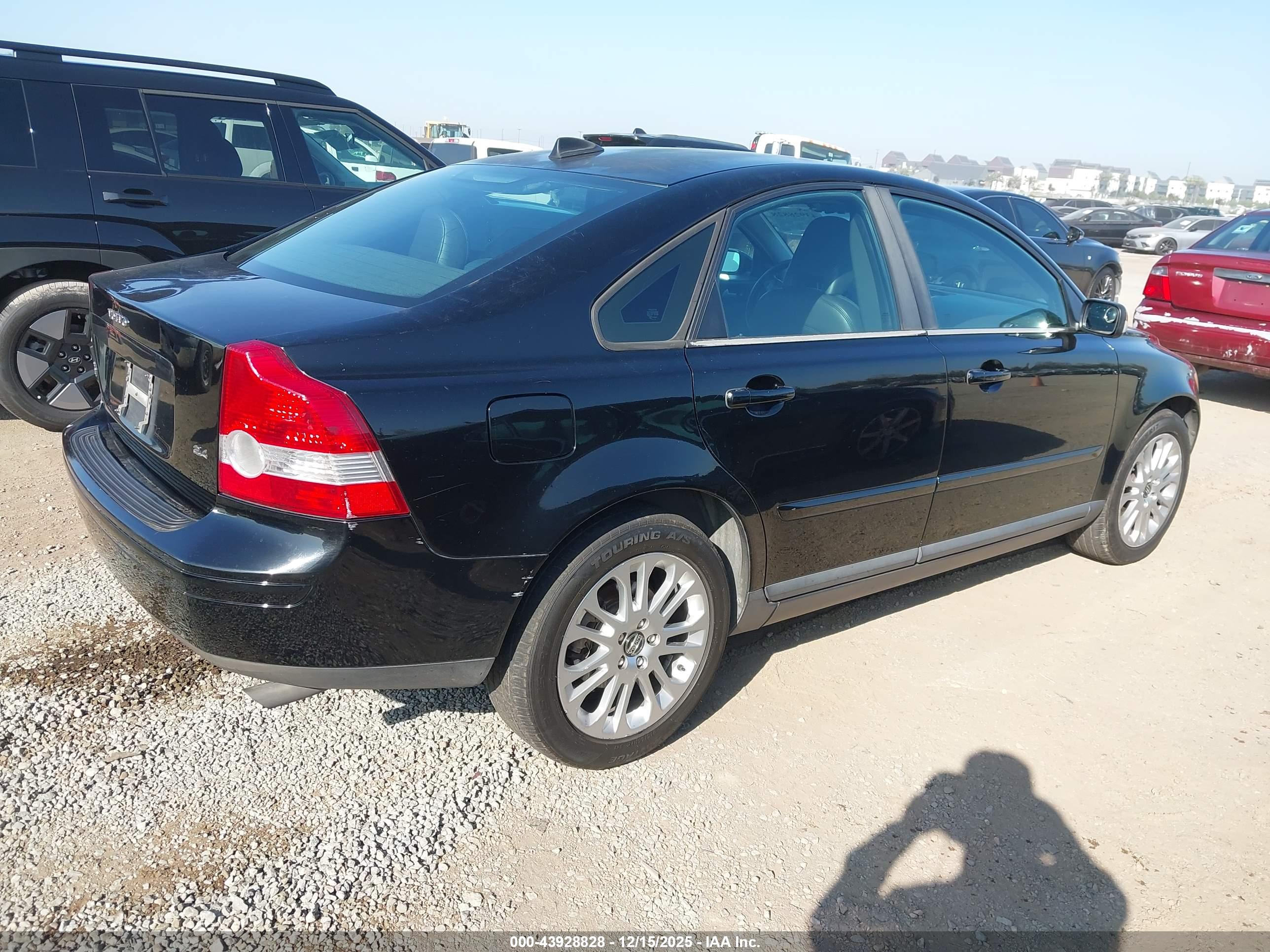 VOLVO S40 image 4