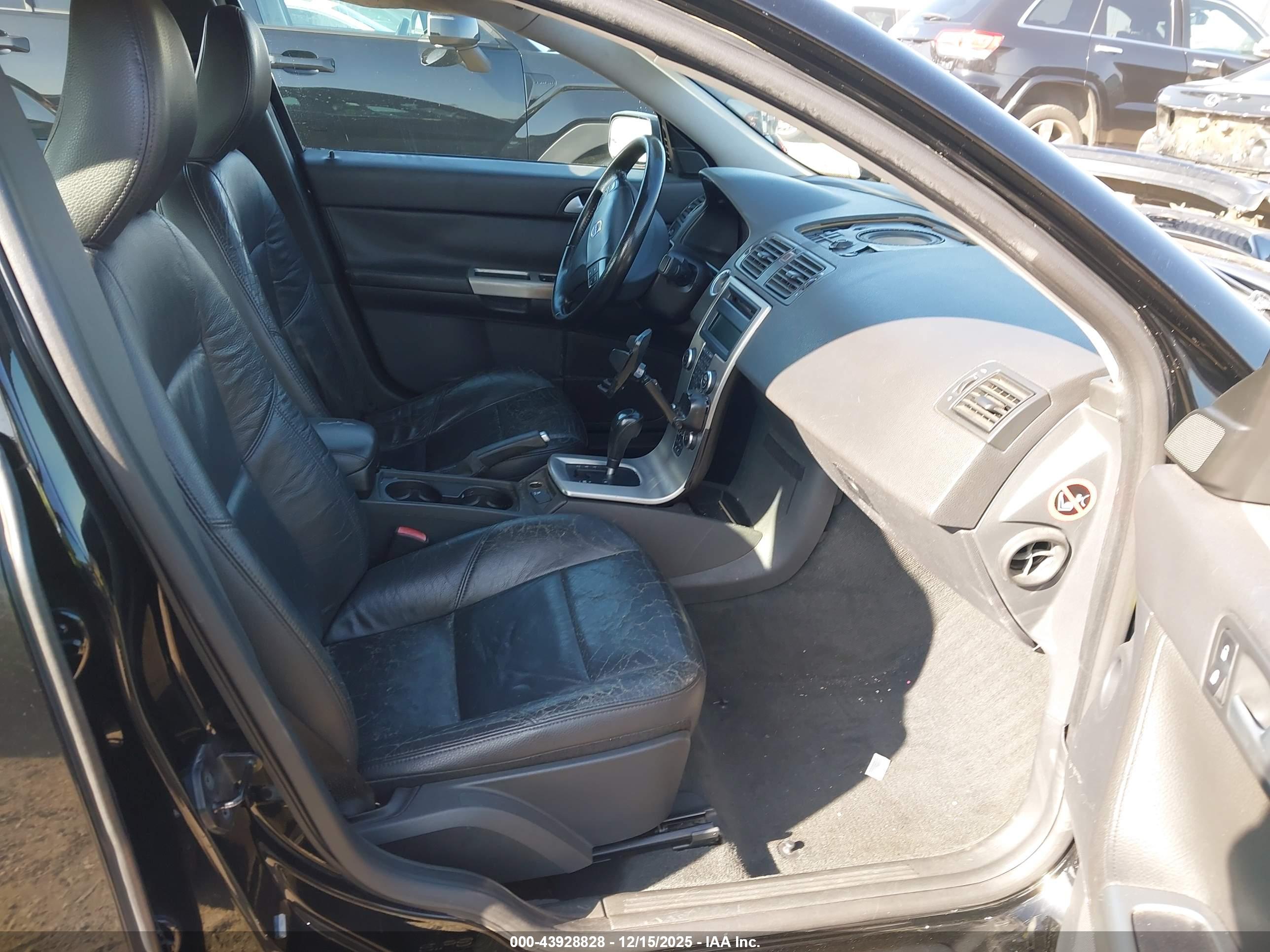 VOLVO S40 image 5