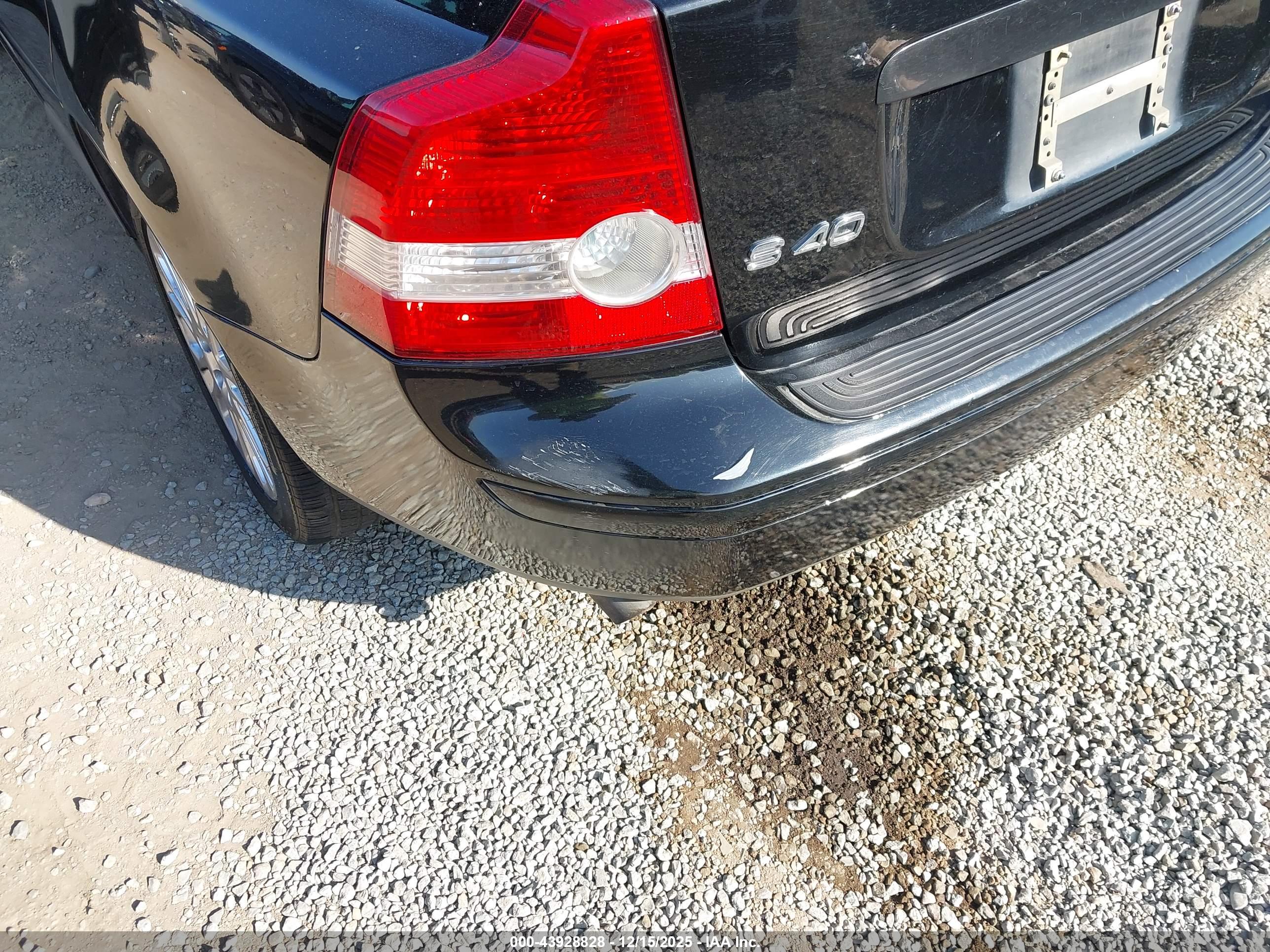 VOLVO S40 image 6