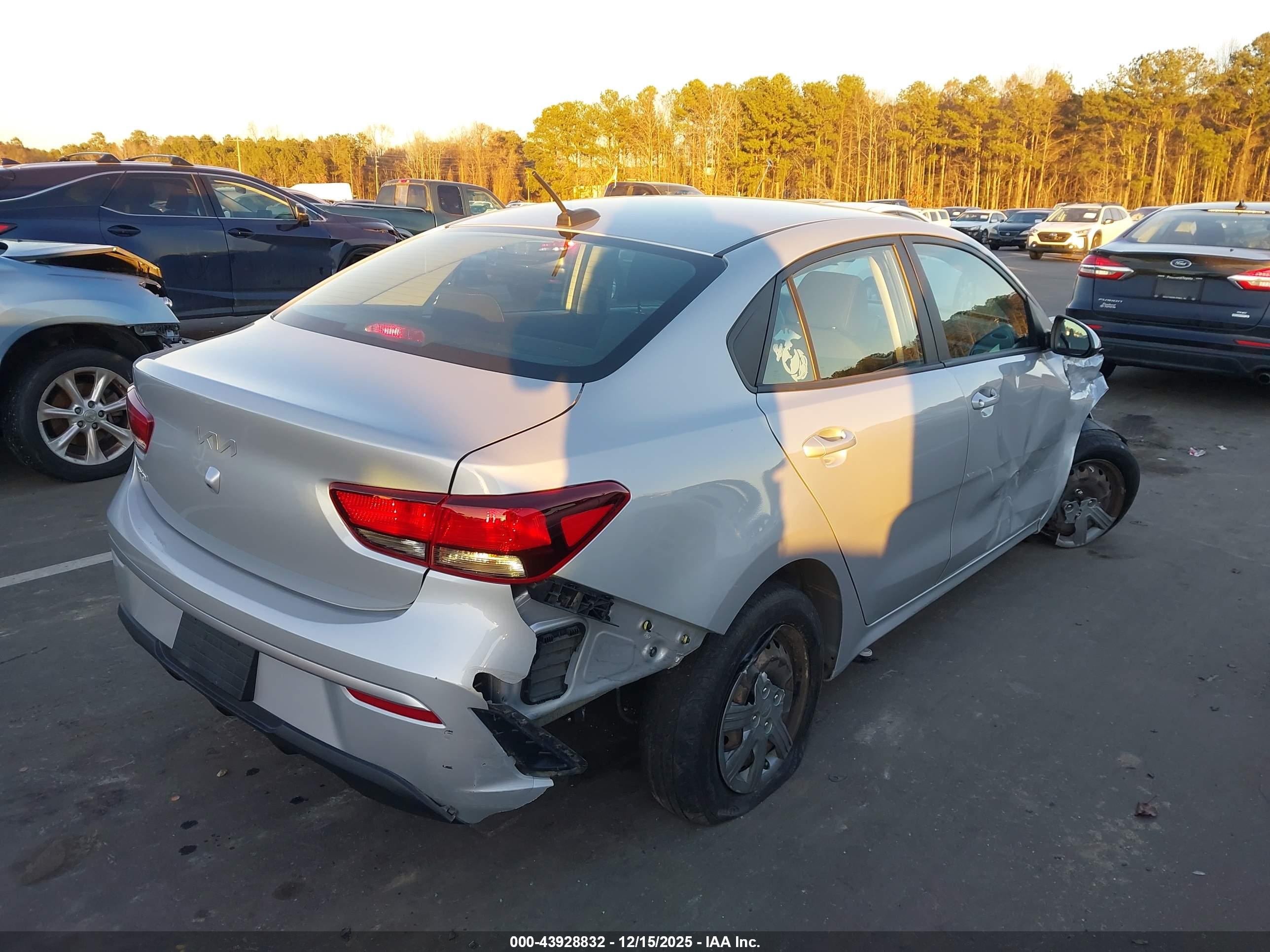 KIA RIO image 4