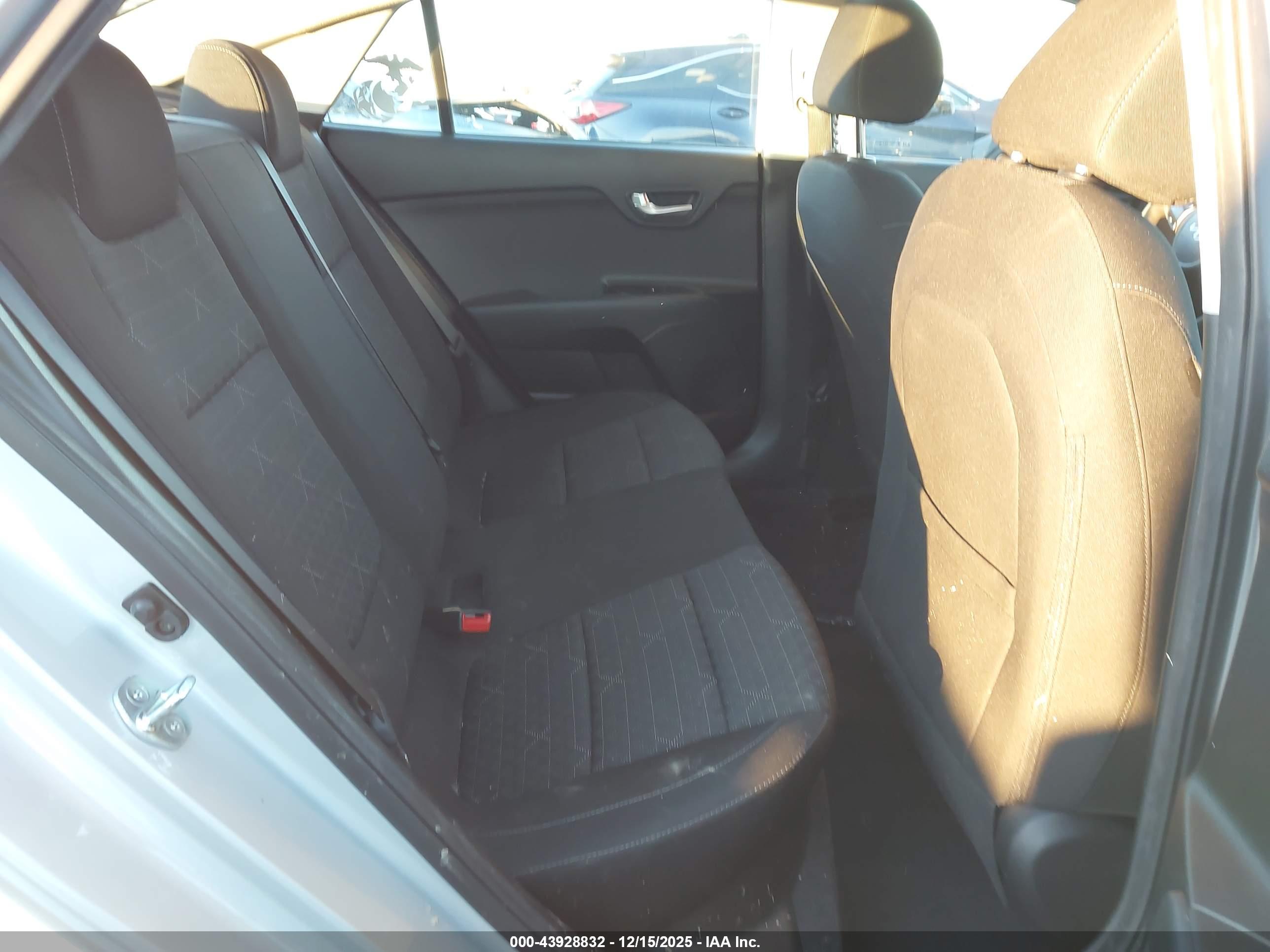 KIA RIO image 8
