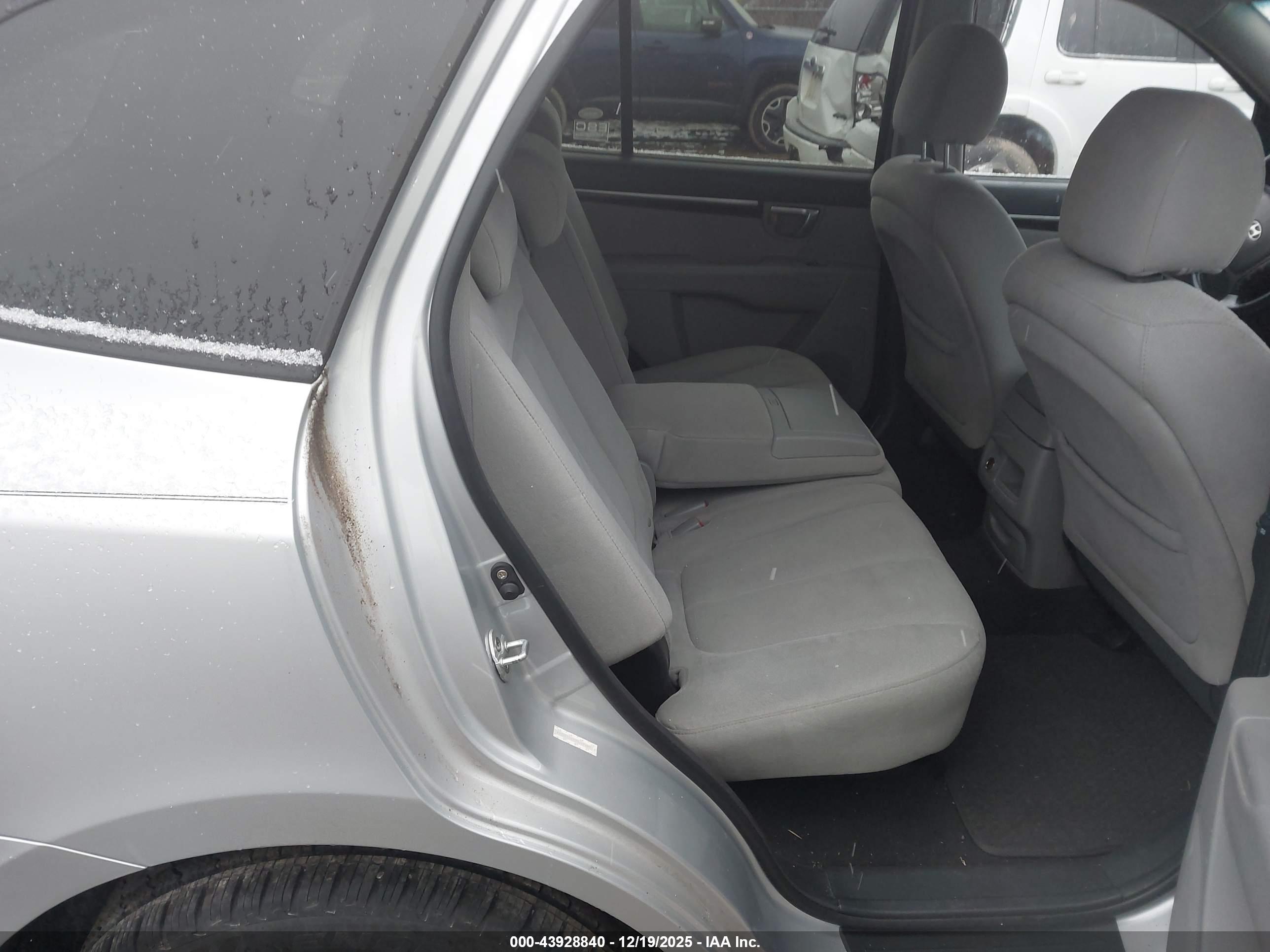 HYUNDAI SANTA image 8
