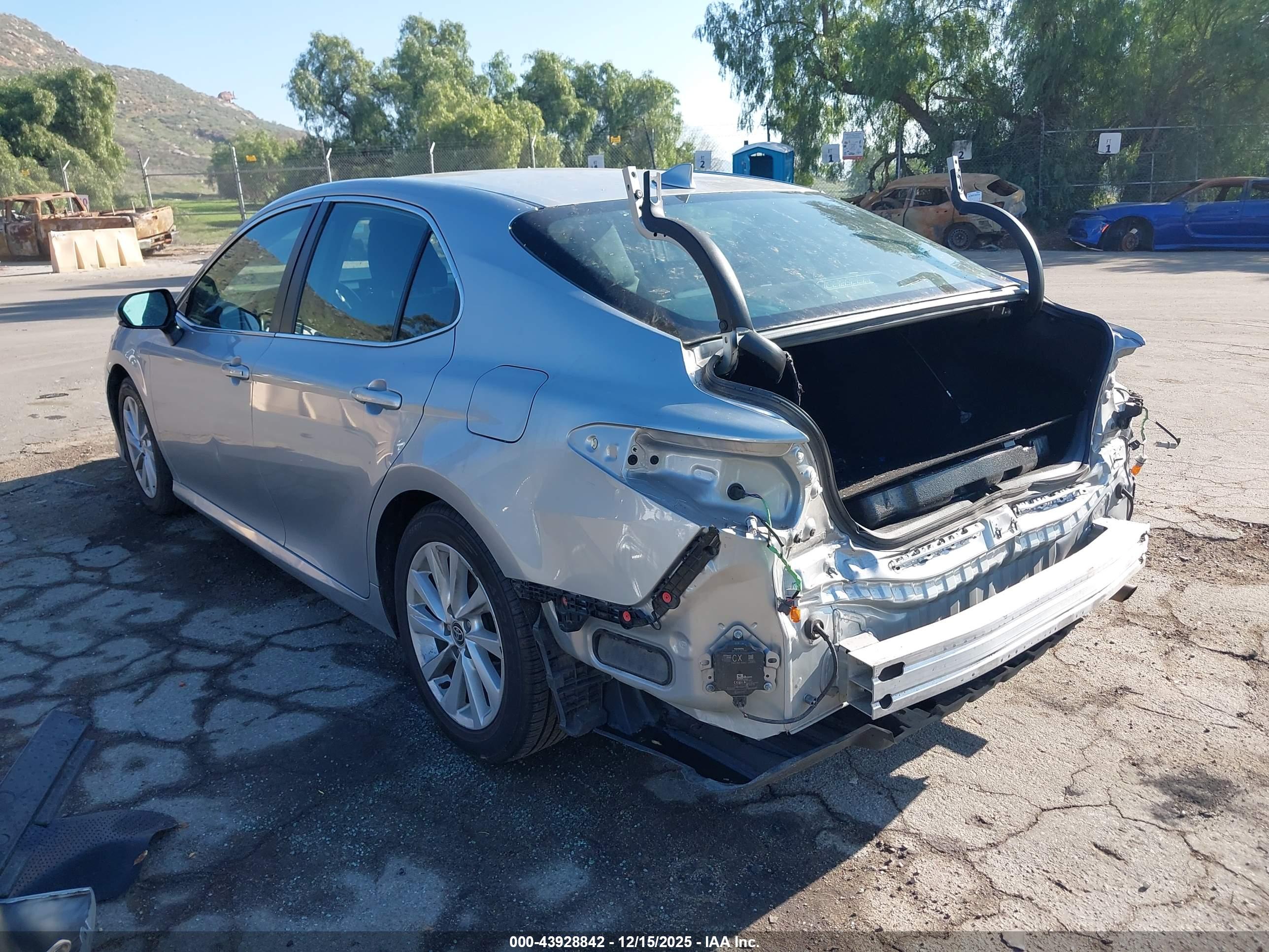 TOYOTA CAMRY image 3