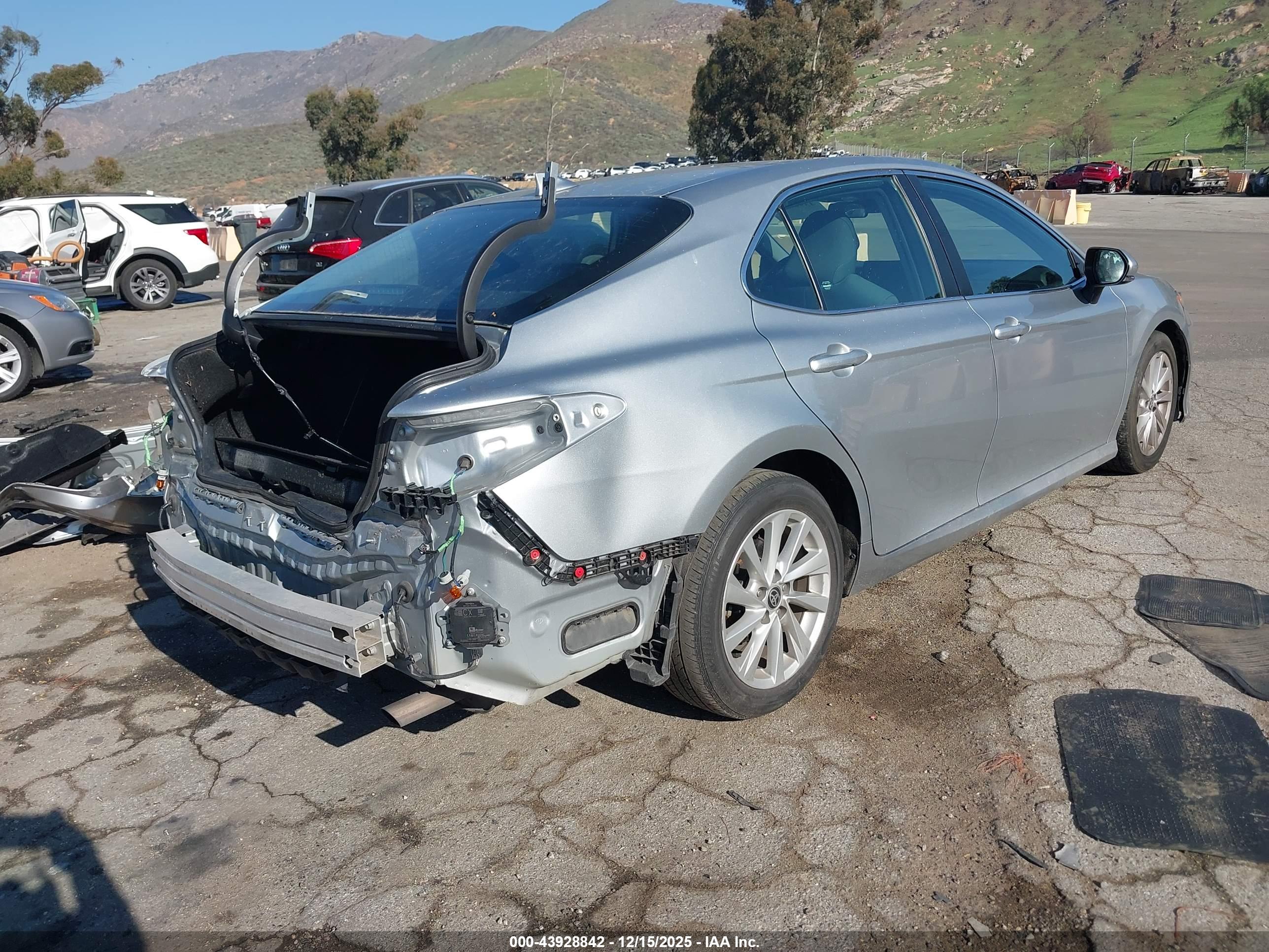 TOYOTA CAMRY image 4