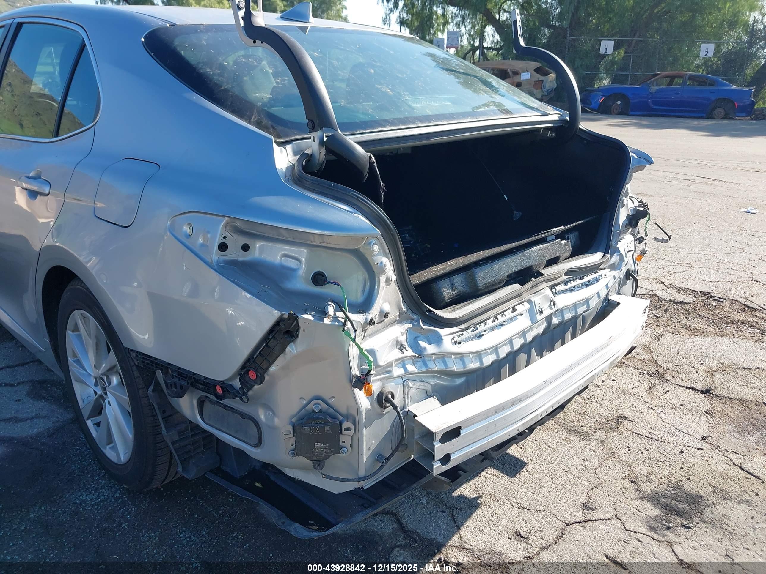 TOYOTA CAMRY image 6