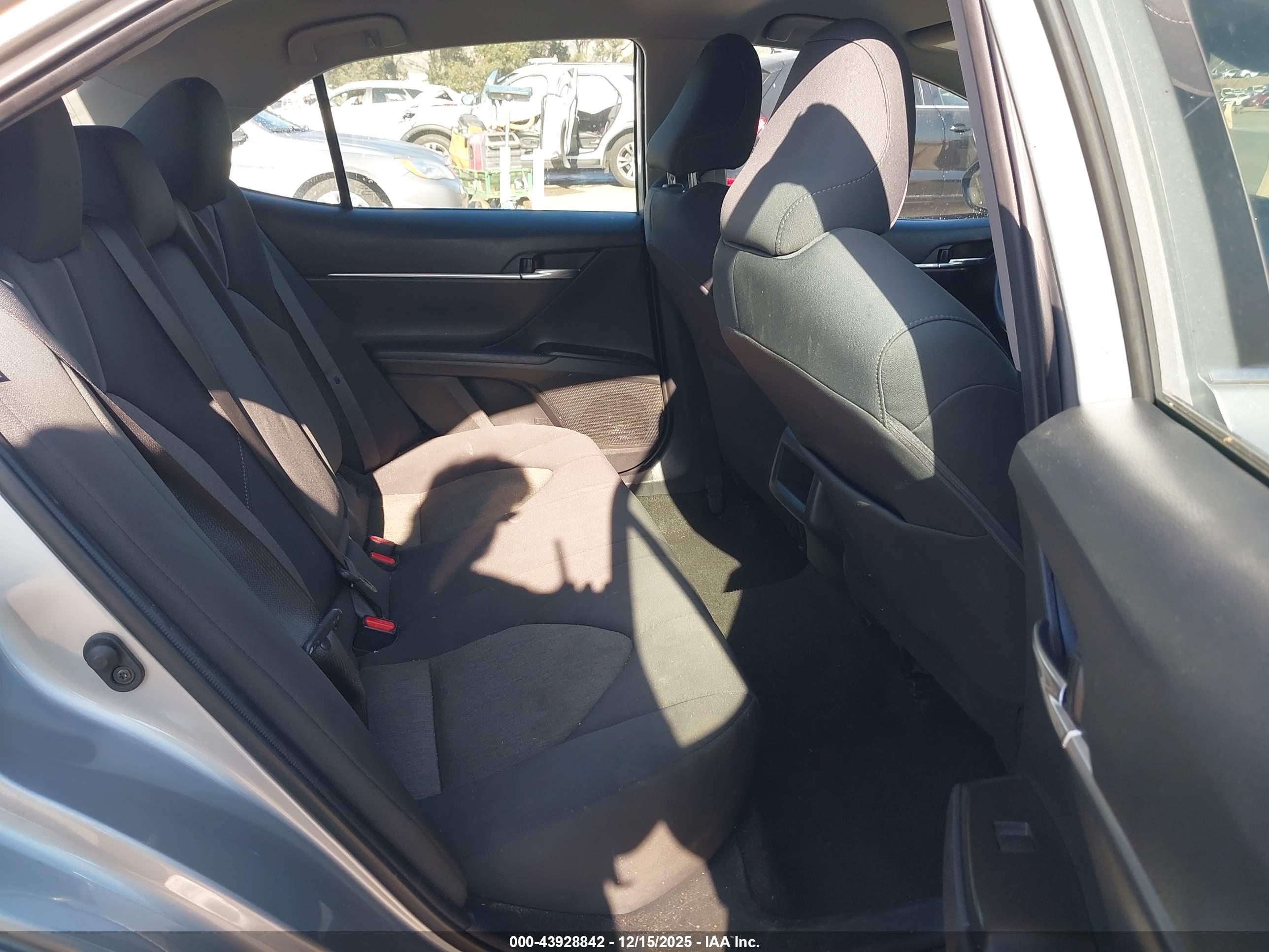 TOYOTA CAMRY image 8