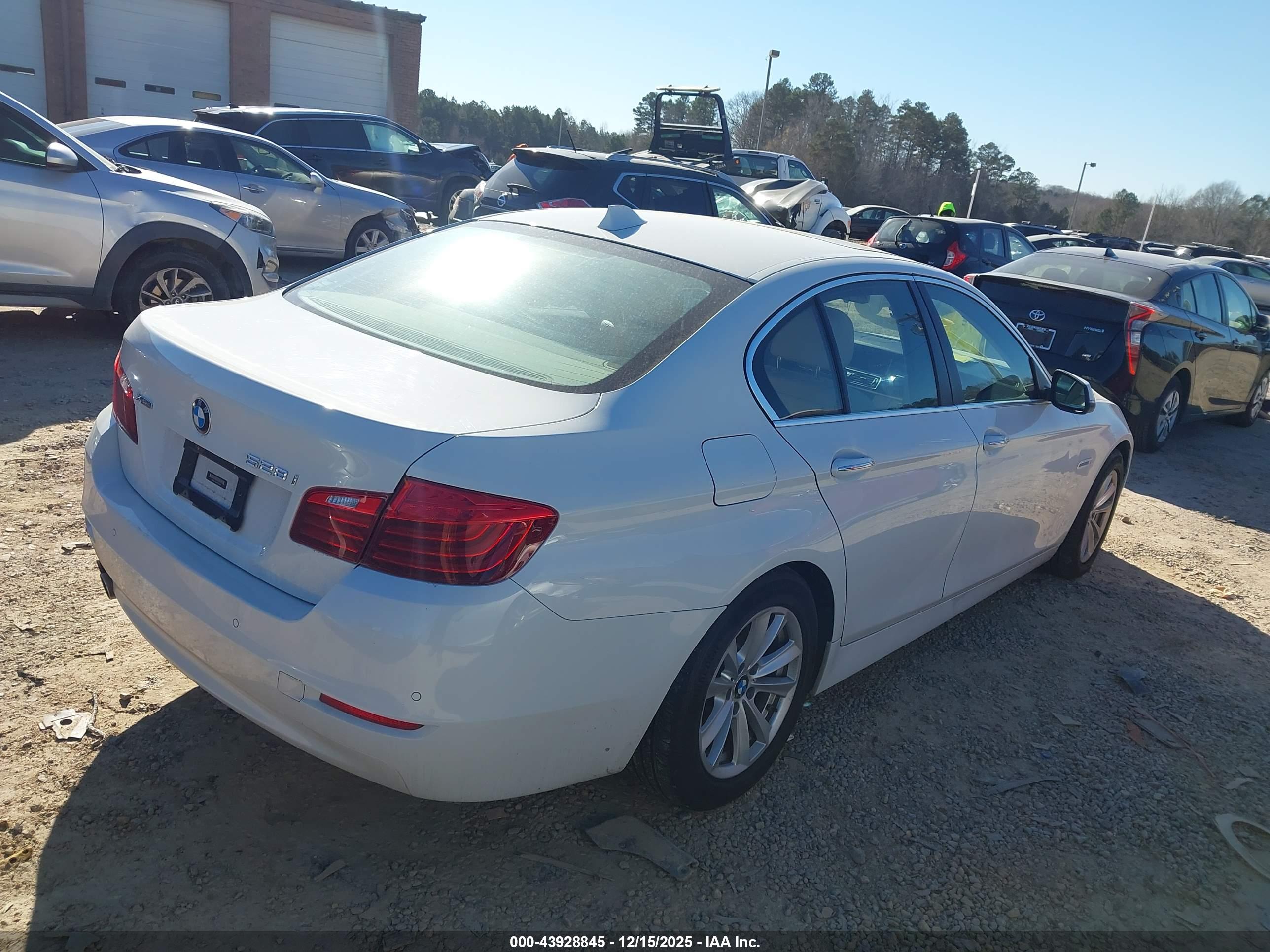 BMW 528I image 4