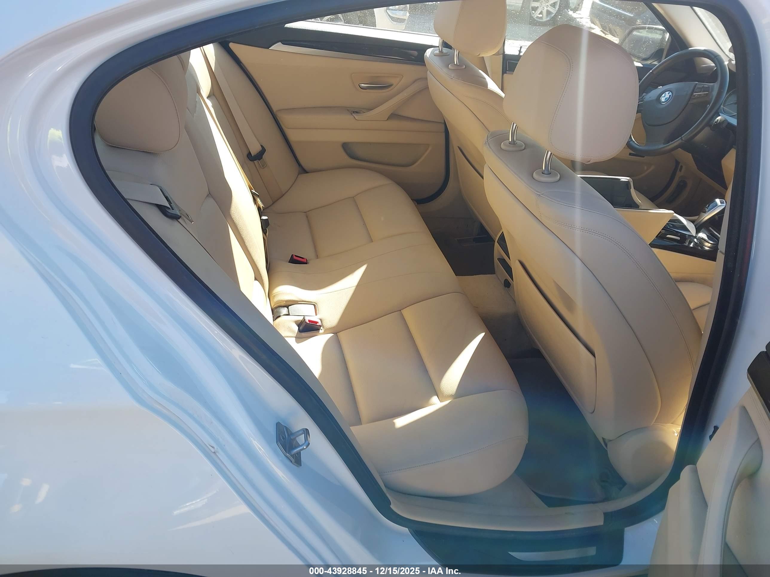 BMW 528I image 8
