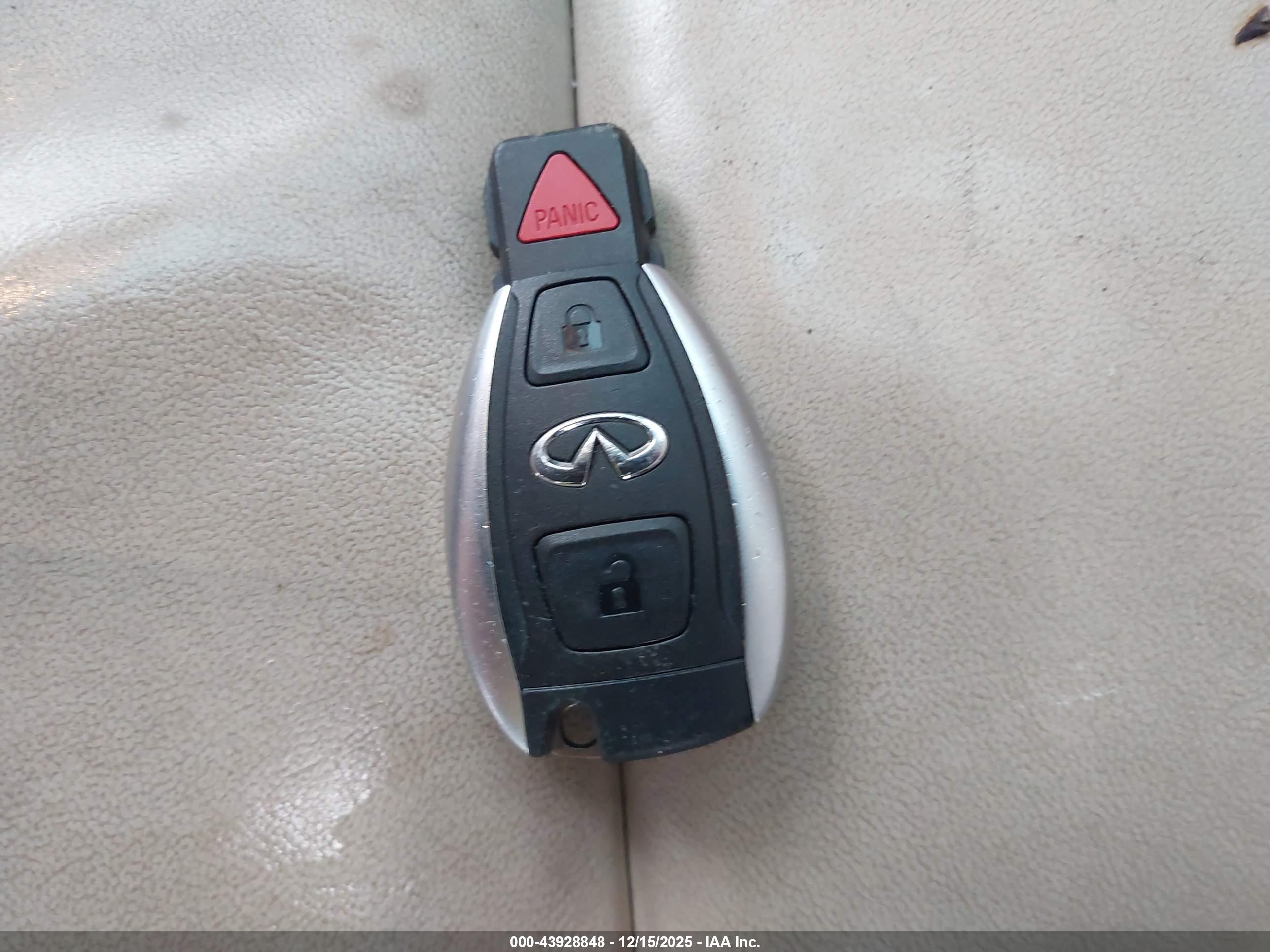 INFINITI QX30 image 11