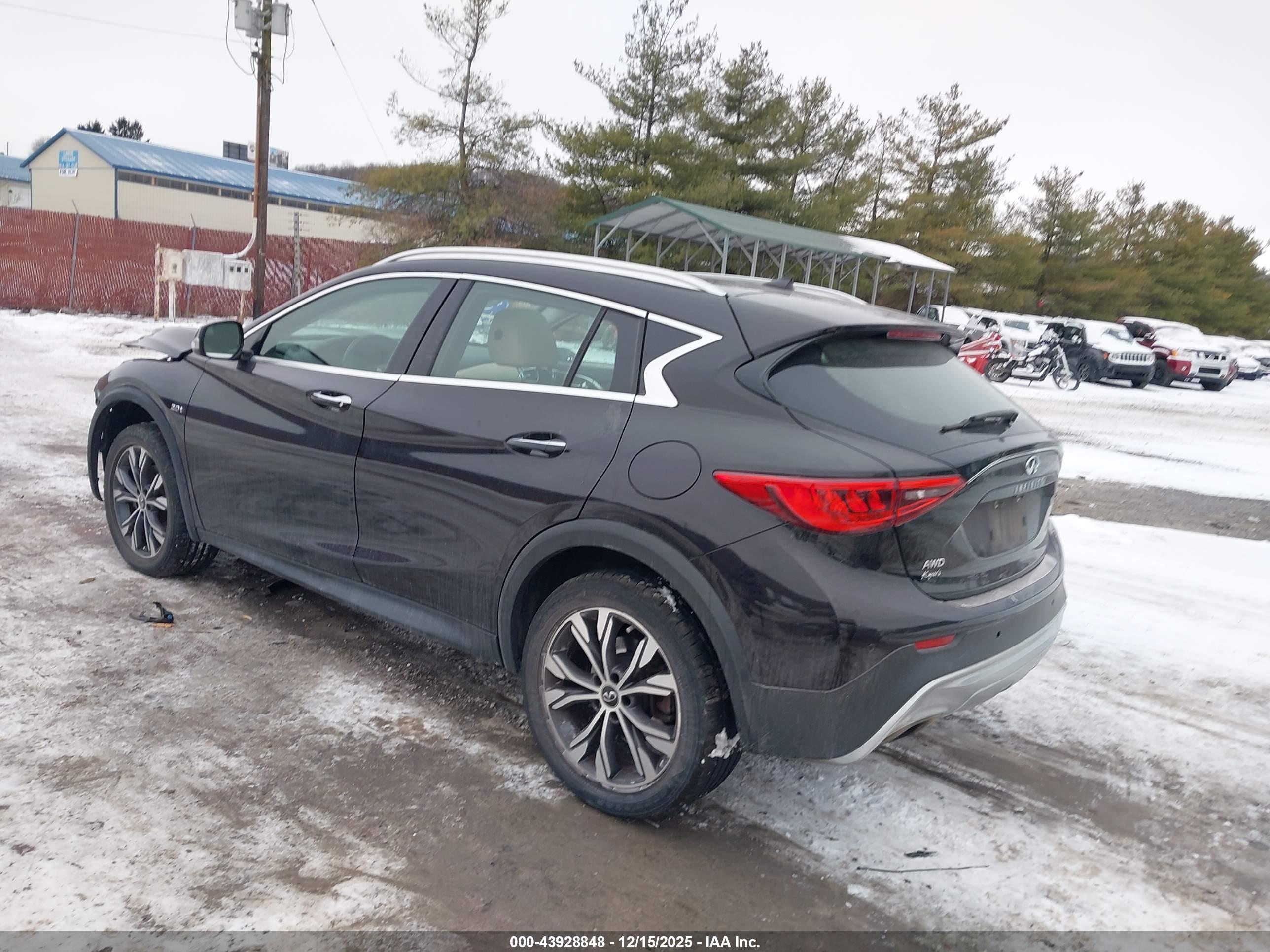 INFINITI QX30 image 3