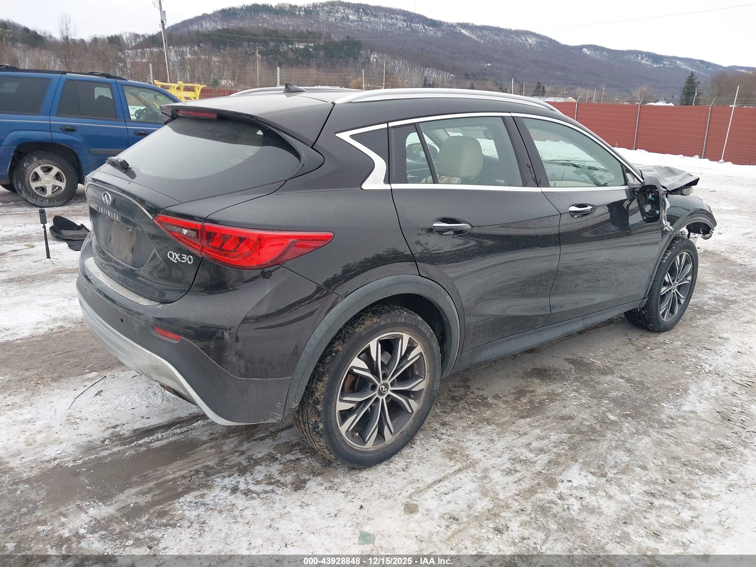 INFINITI QX30 image 4