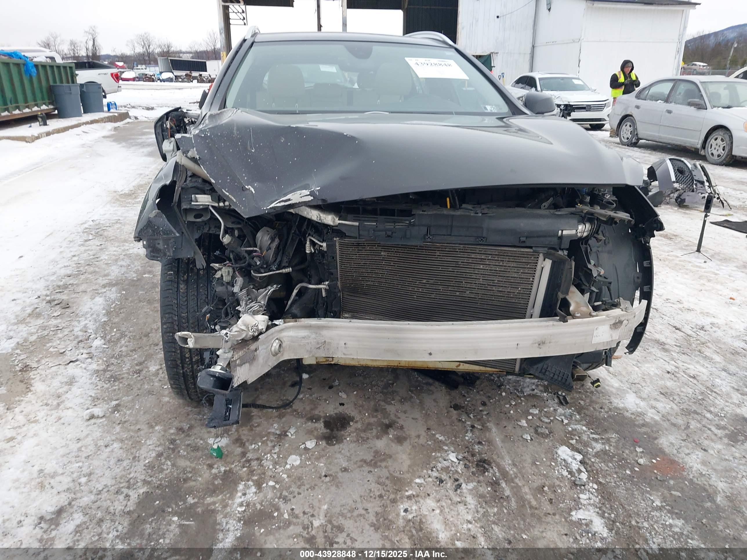 INFINITI QX30 image 6