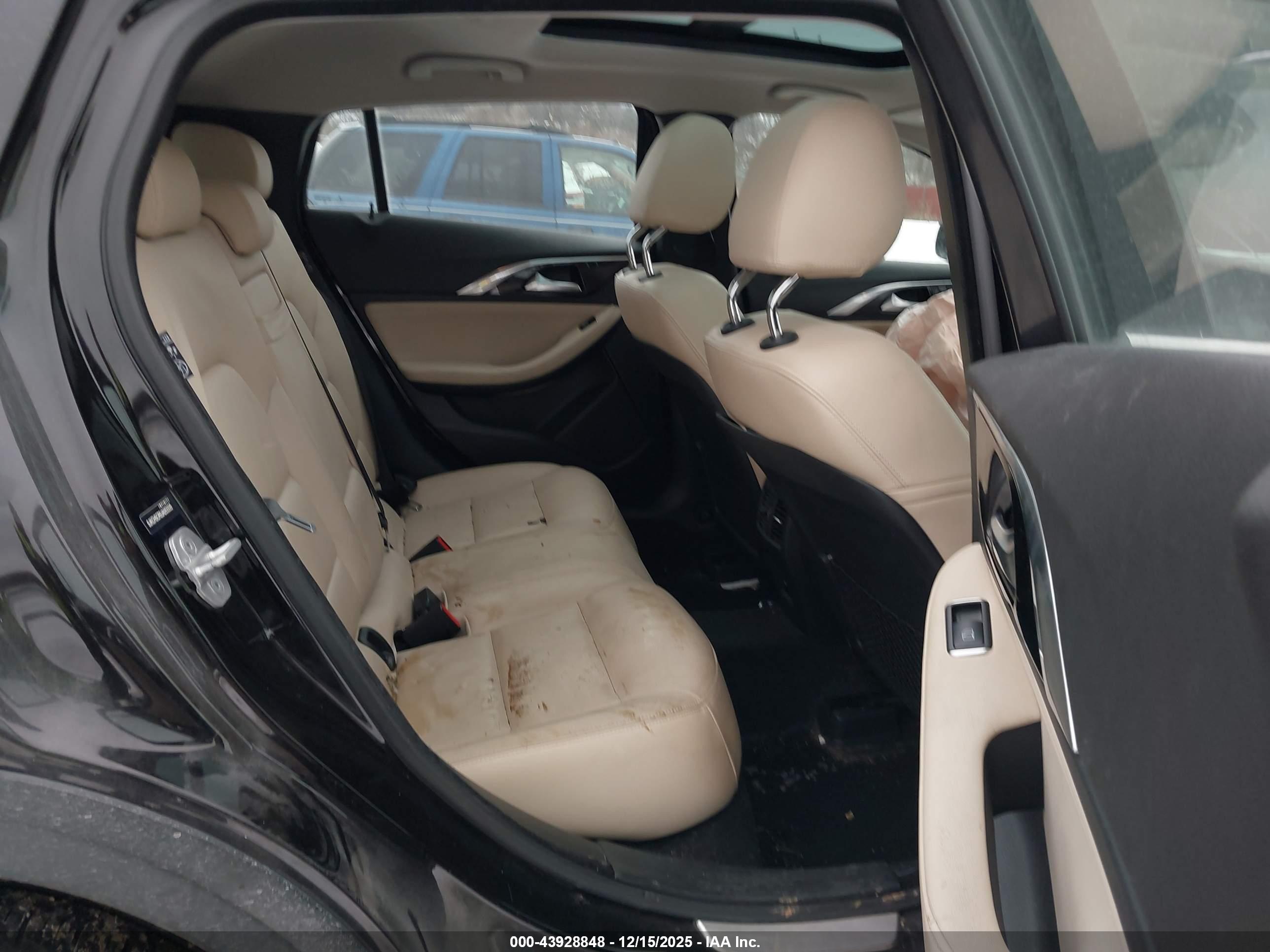 INFINITI QX30 image 8