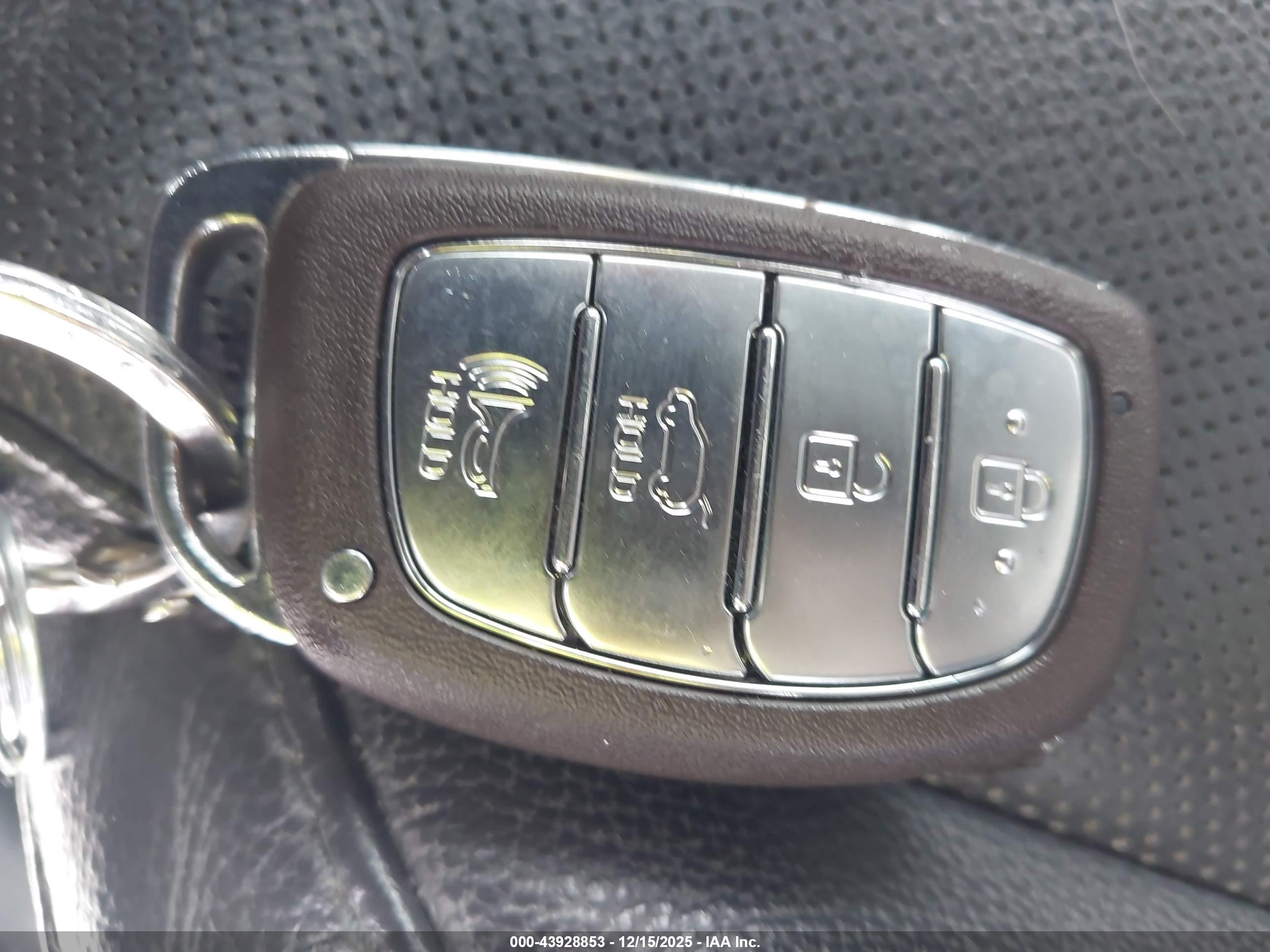 HYUNDAI TUCSON image 11