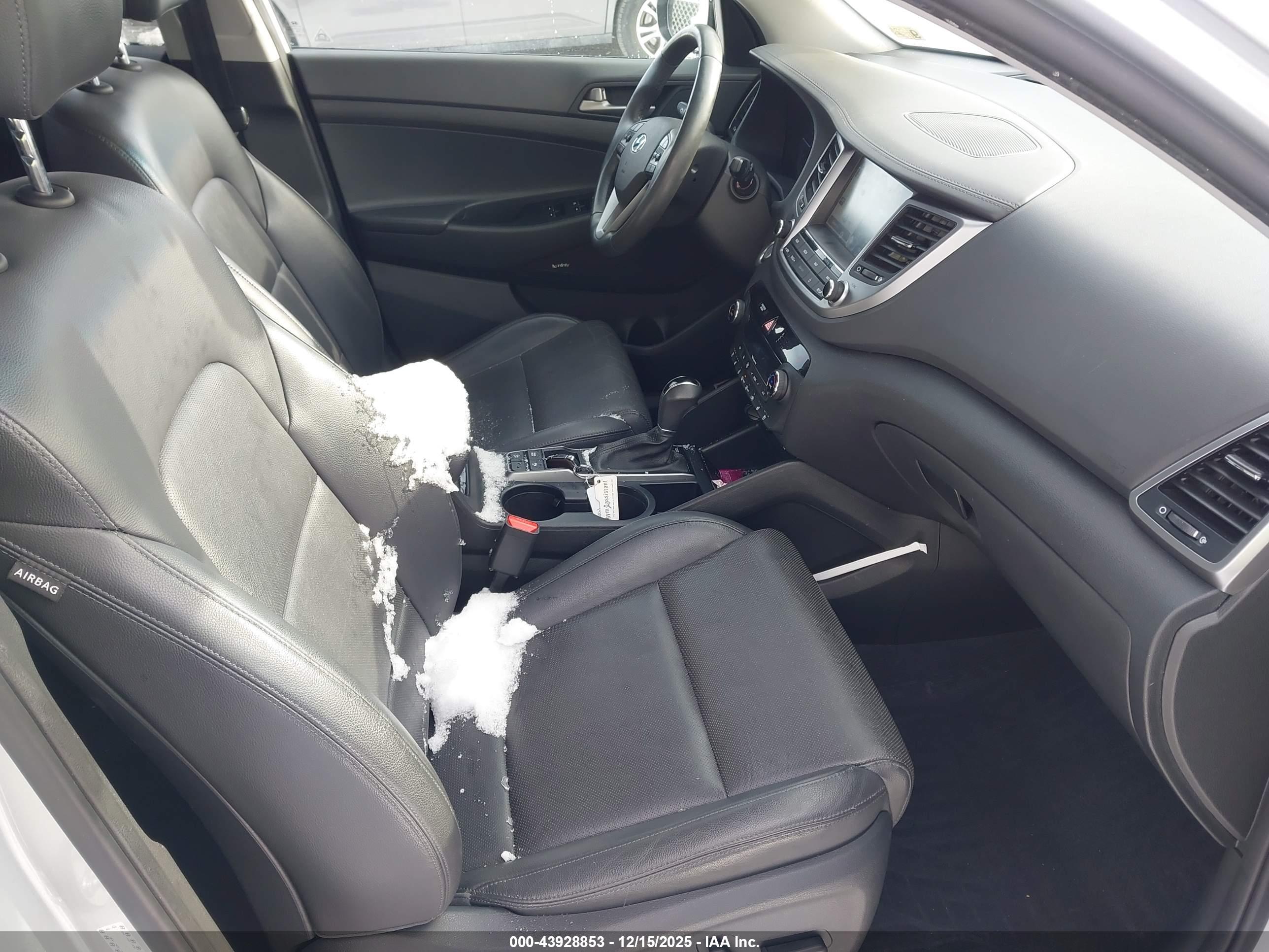 HYUNDAI TUCSON image 5