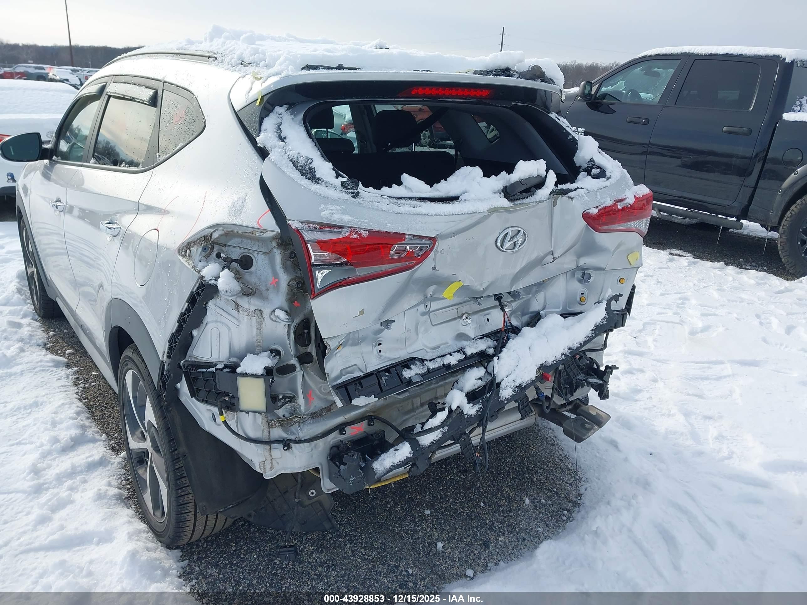 HYUNDAI TUCSON image 6