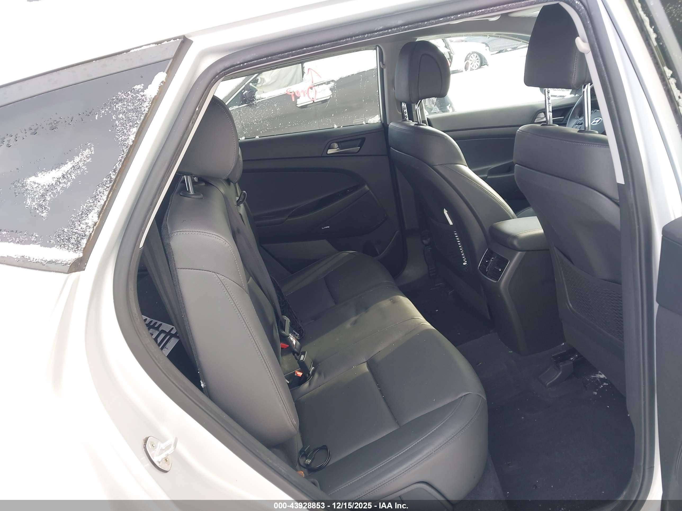 HYUNDAI TUCSON image 8