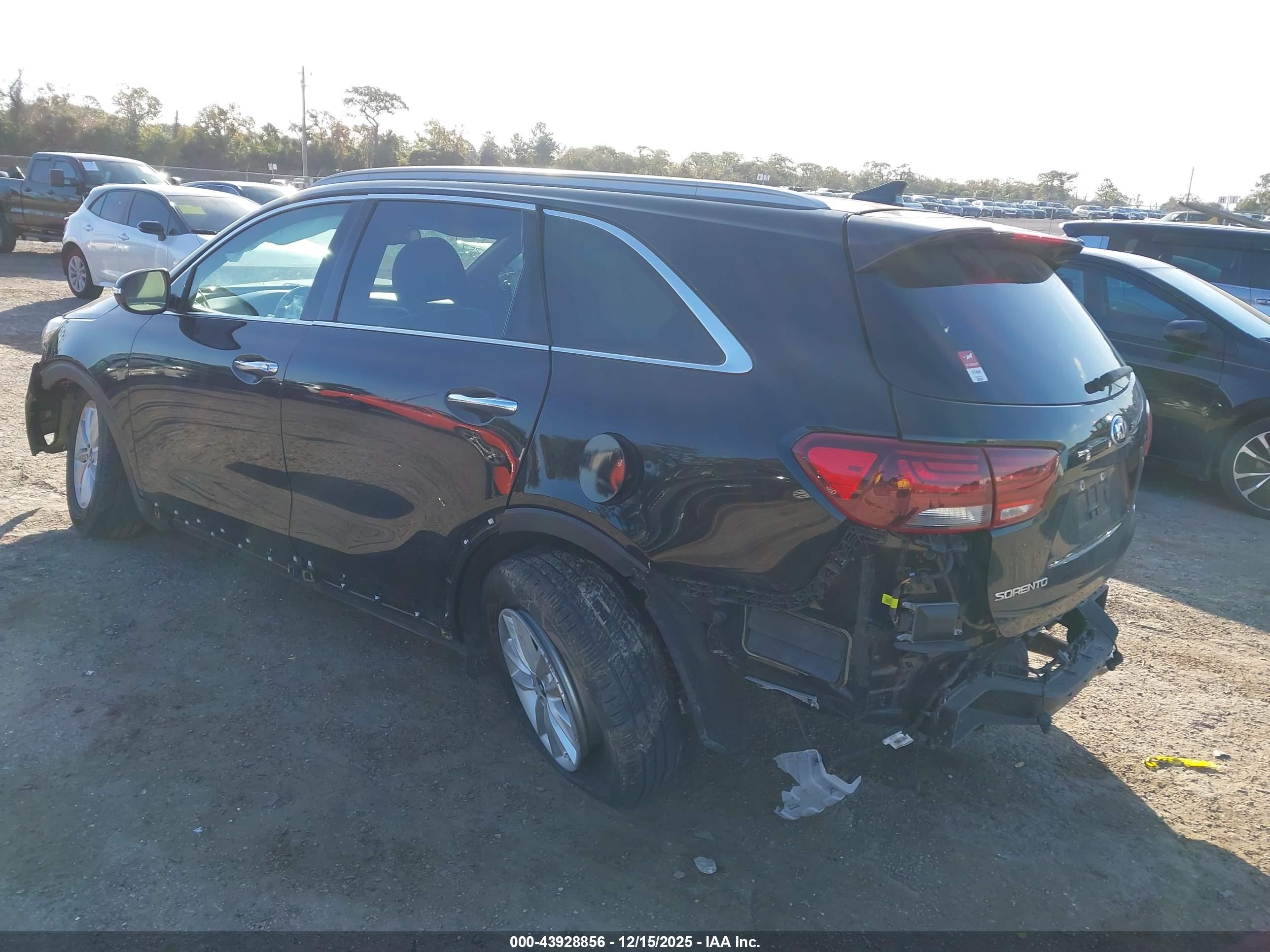 KIA SORENTO image 3