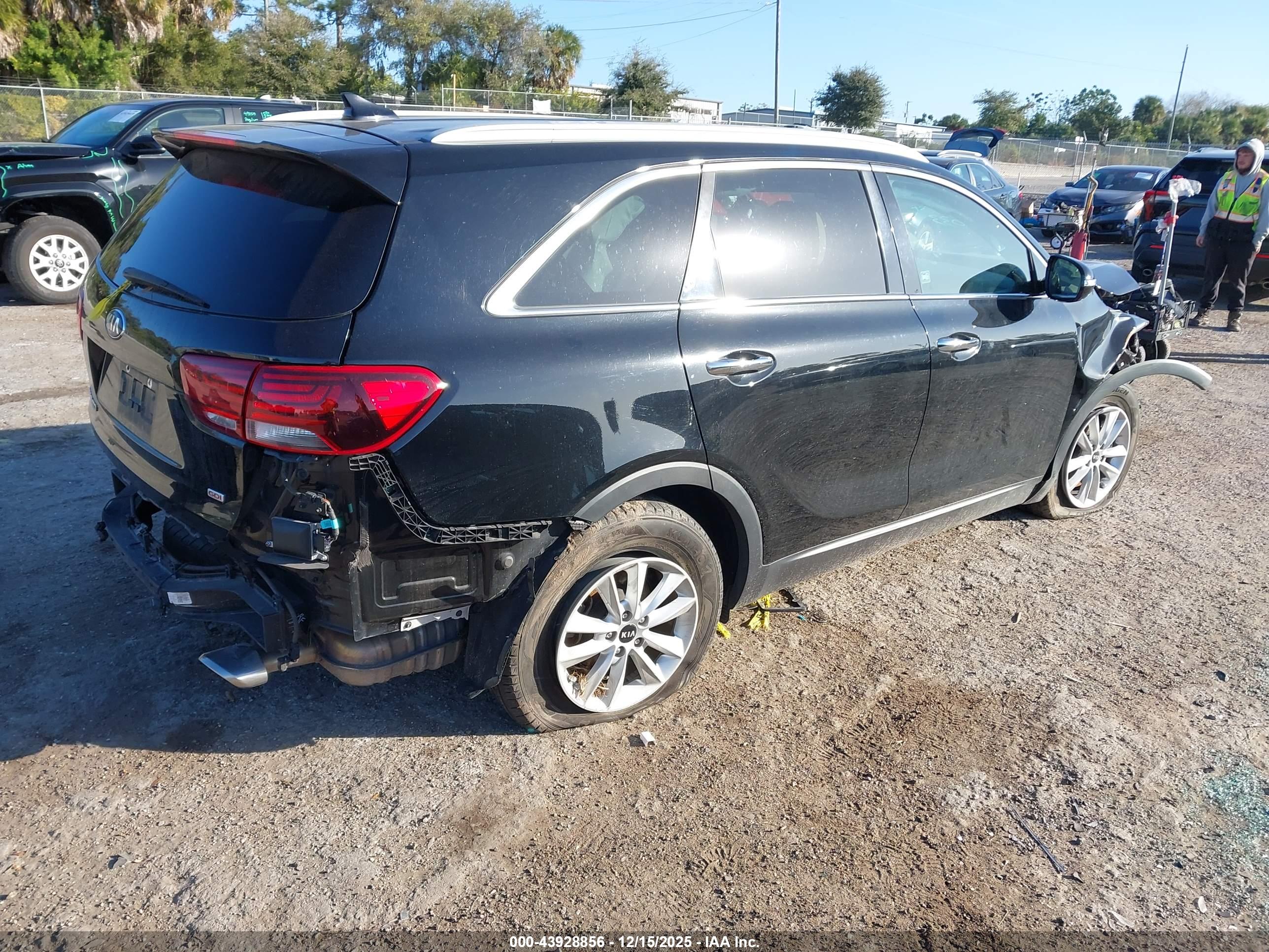 KIA SORENTO image 4