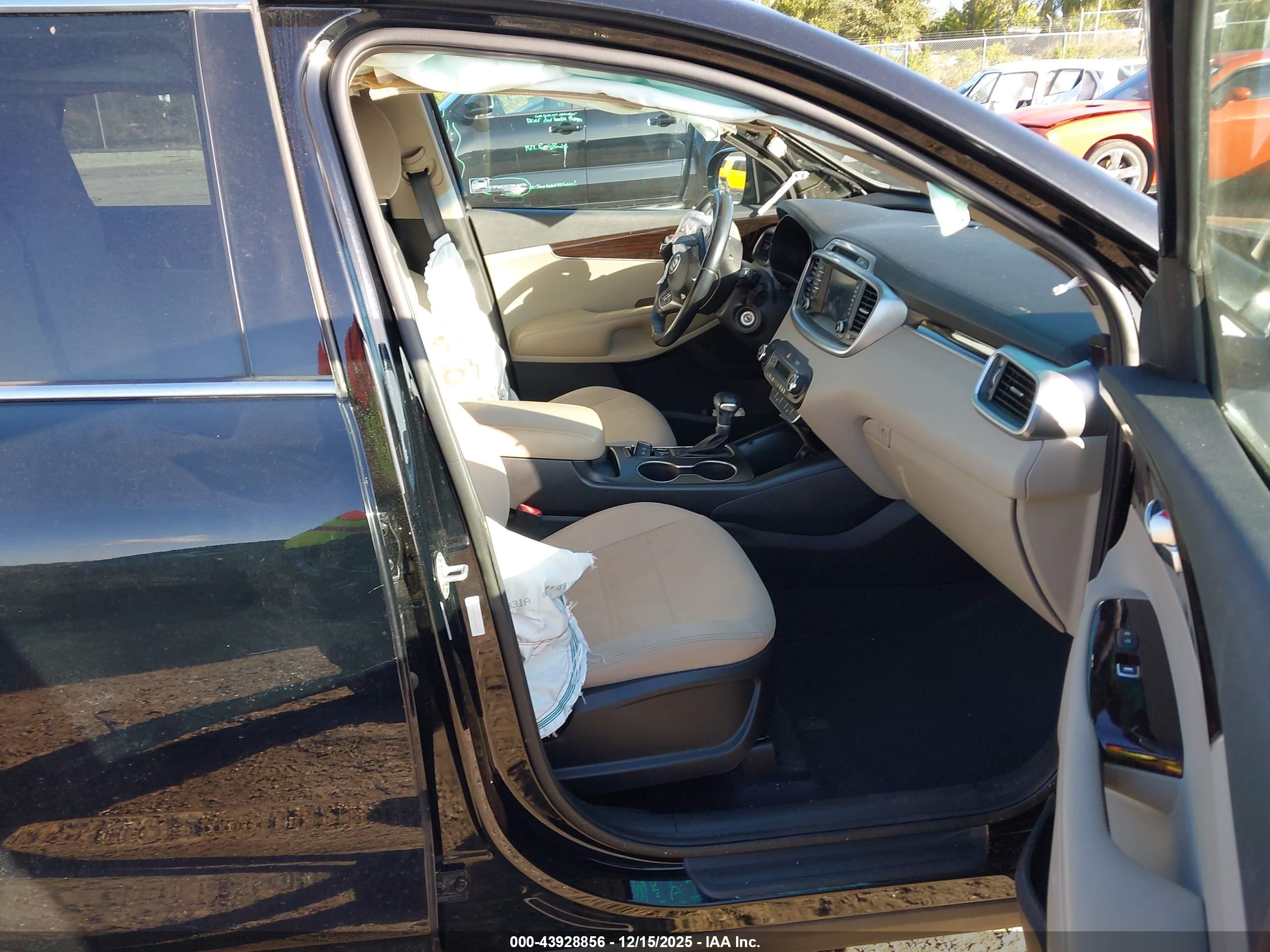 KIA SORENTO image 5