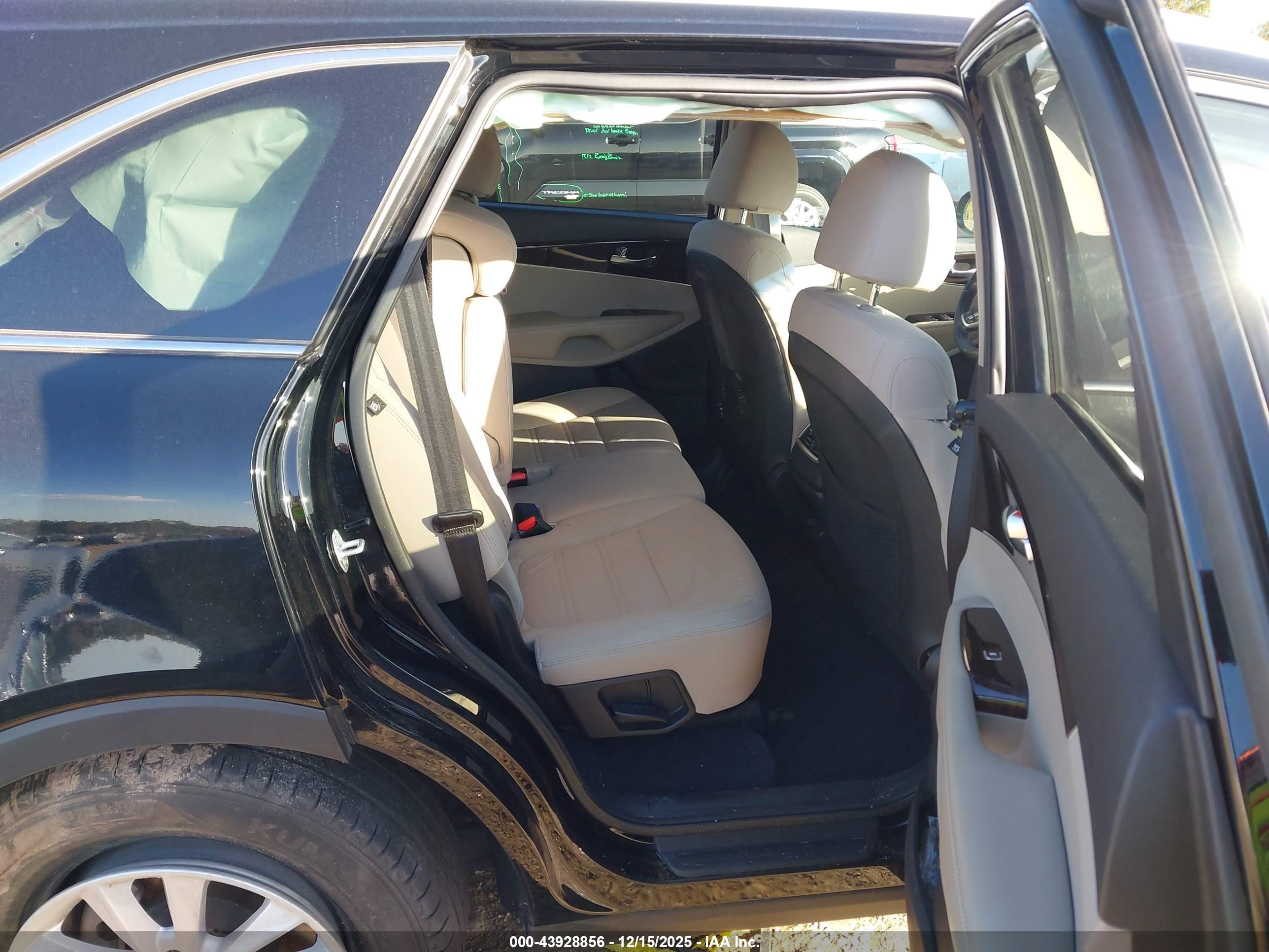 KIA SORENTO image 8