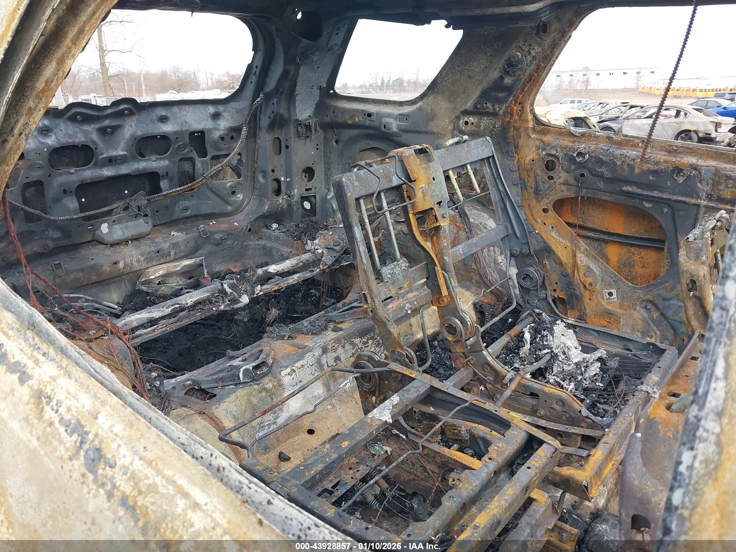 FORD EXPLORER image 8