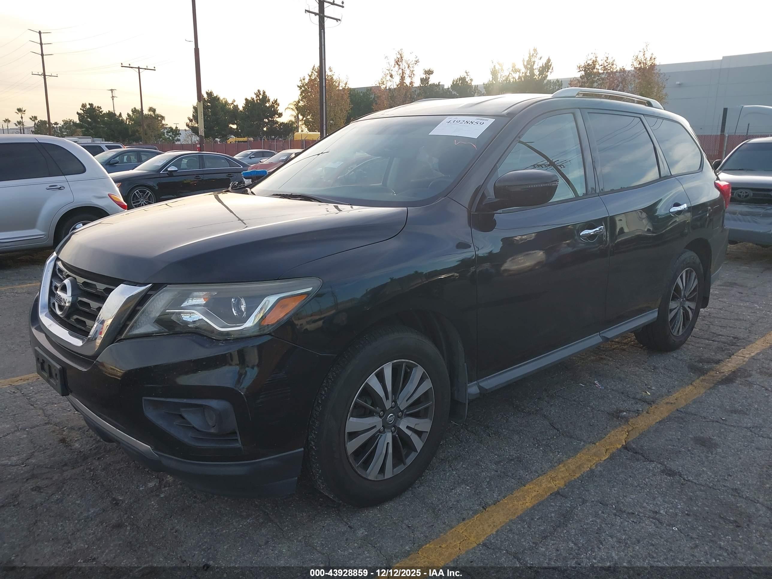 NISSAN PATHFINDER image 2