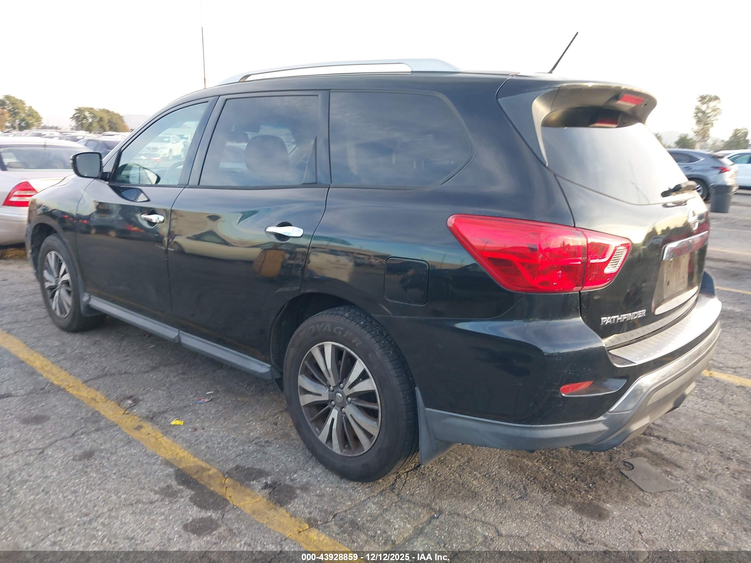NISSAN PATHFINDER image 3