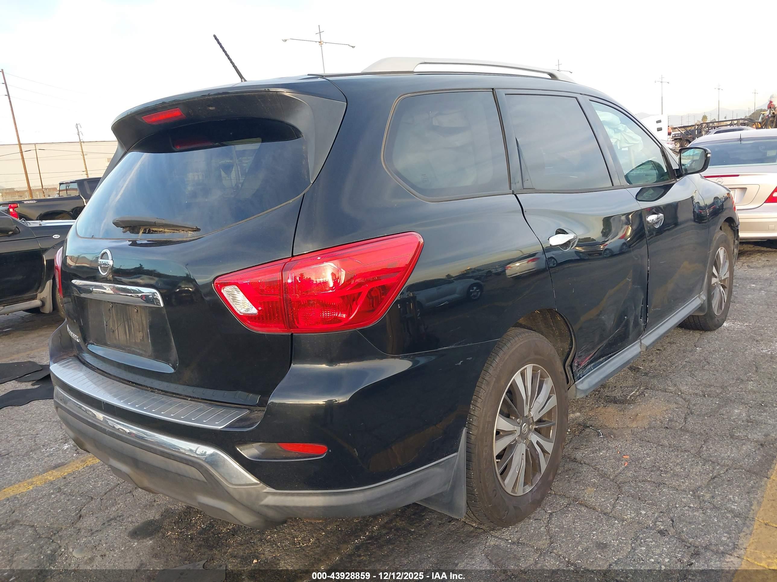 NISSAN PATHFINDER image 4