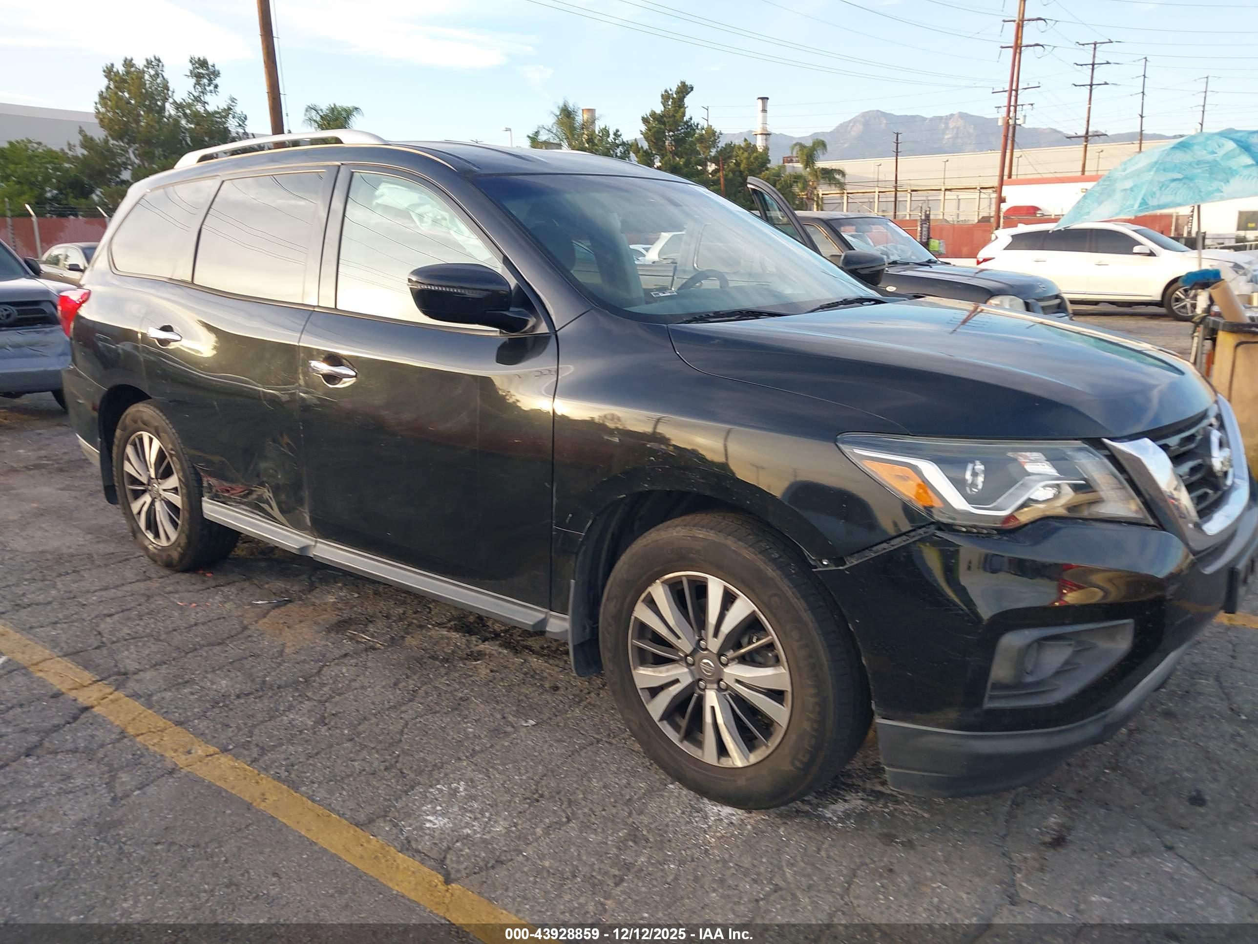 NISSAN PATHFINDER image 6