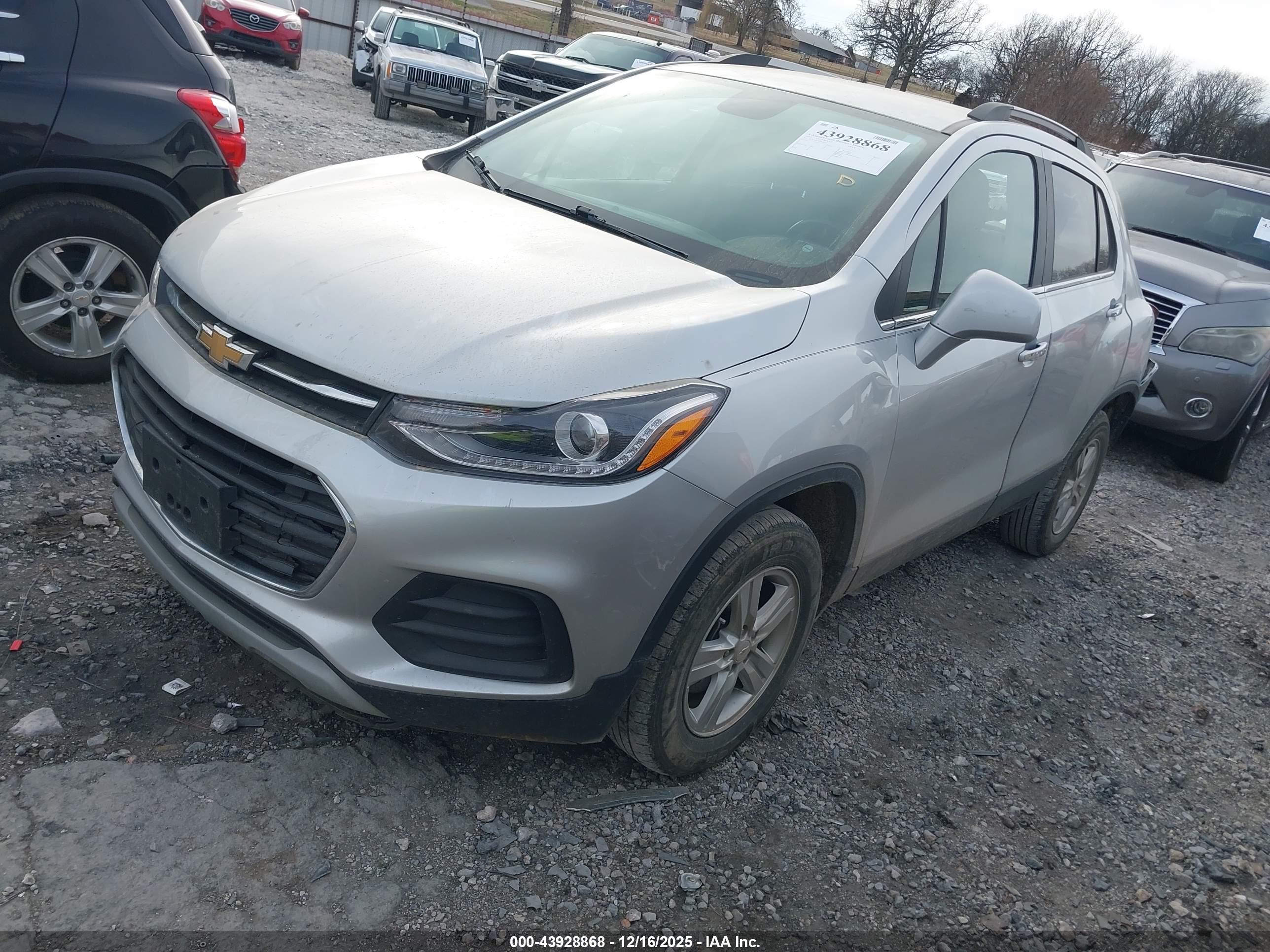 CHEVROLET TRAX image 2