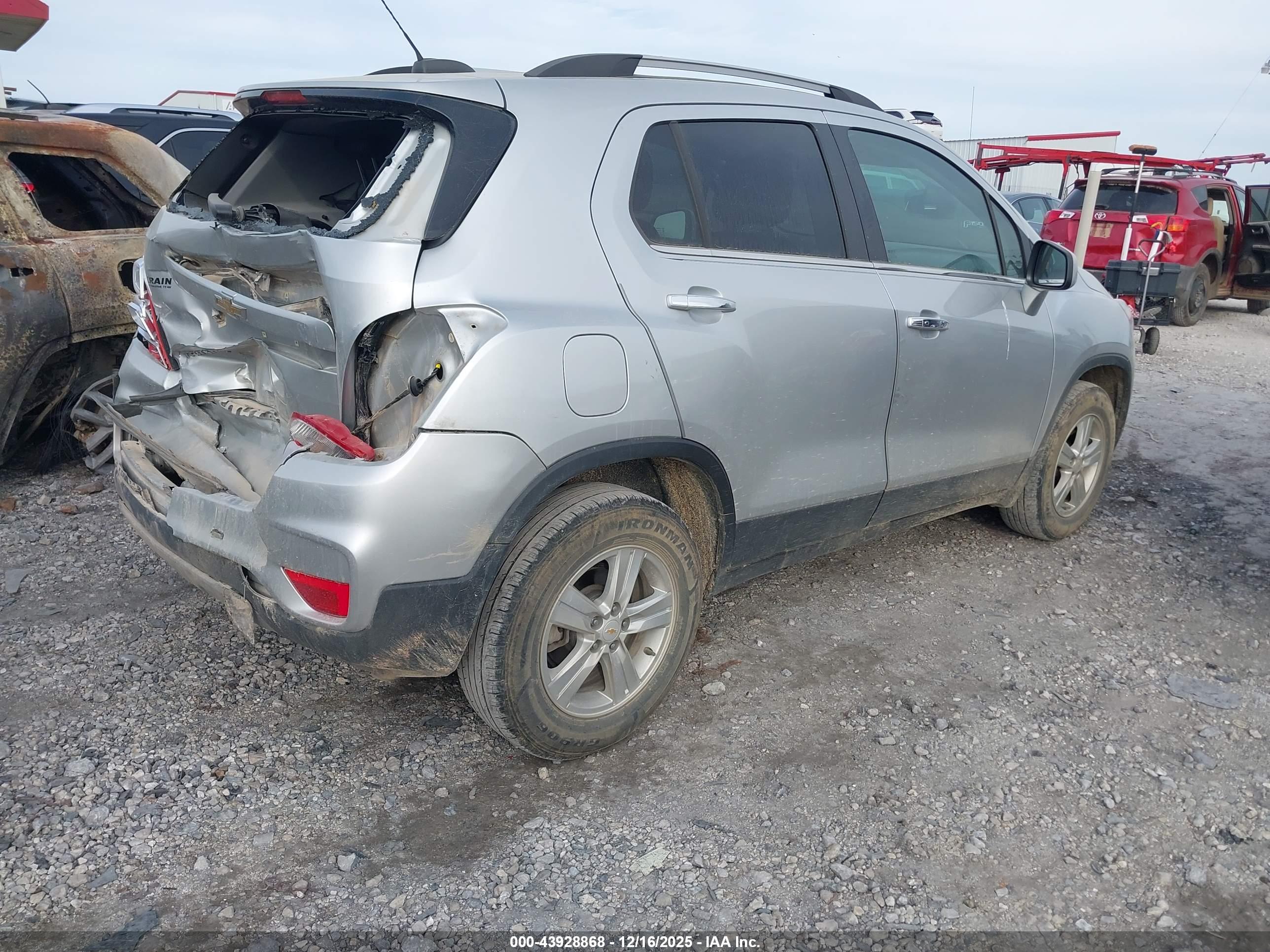 CHEVROLET TRAX image 4